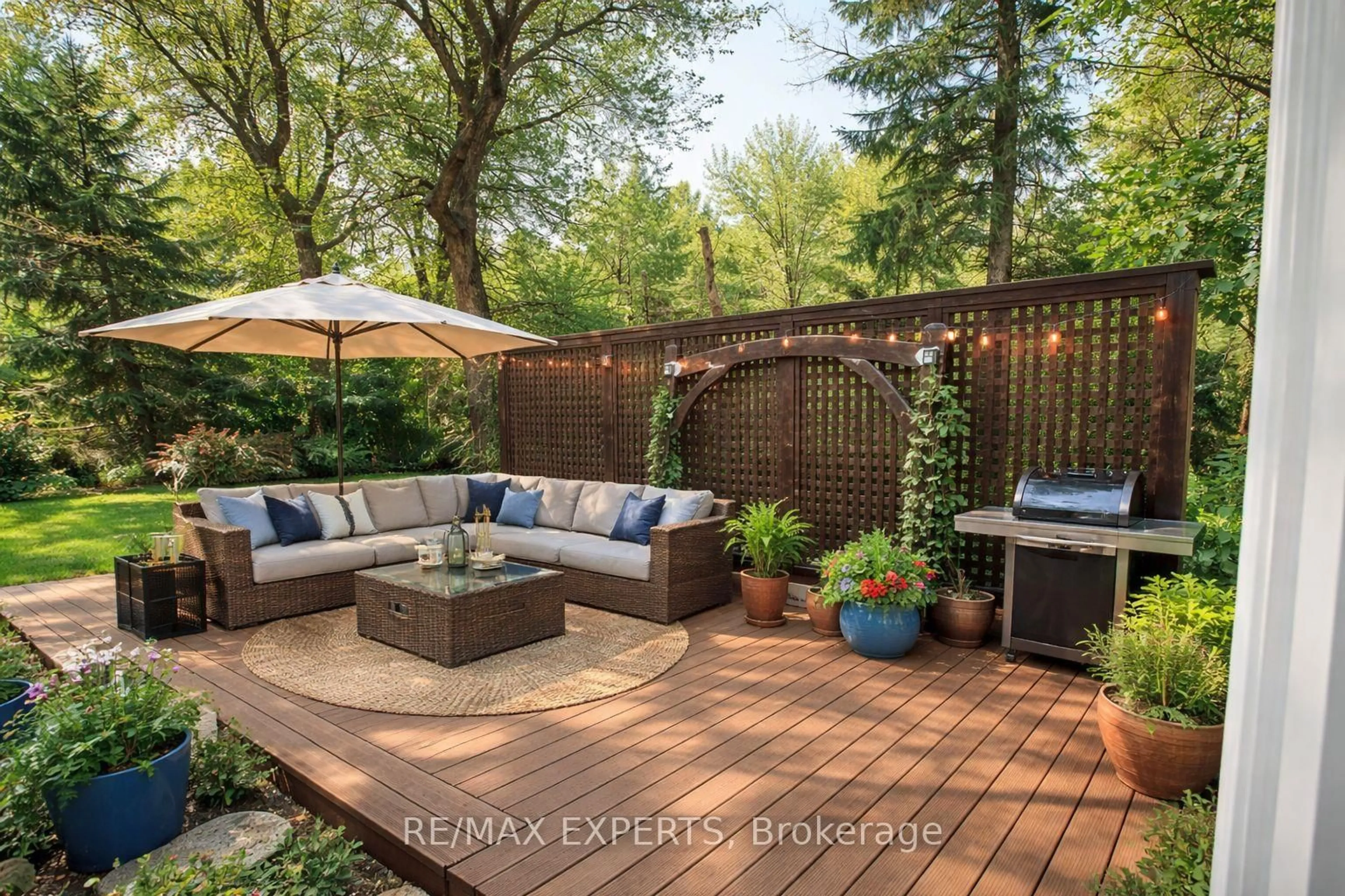 Patio, unknown for 35 Clearview Hts, King Ontario L7B 1H5