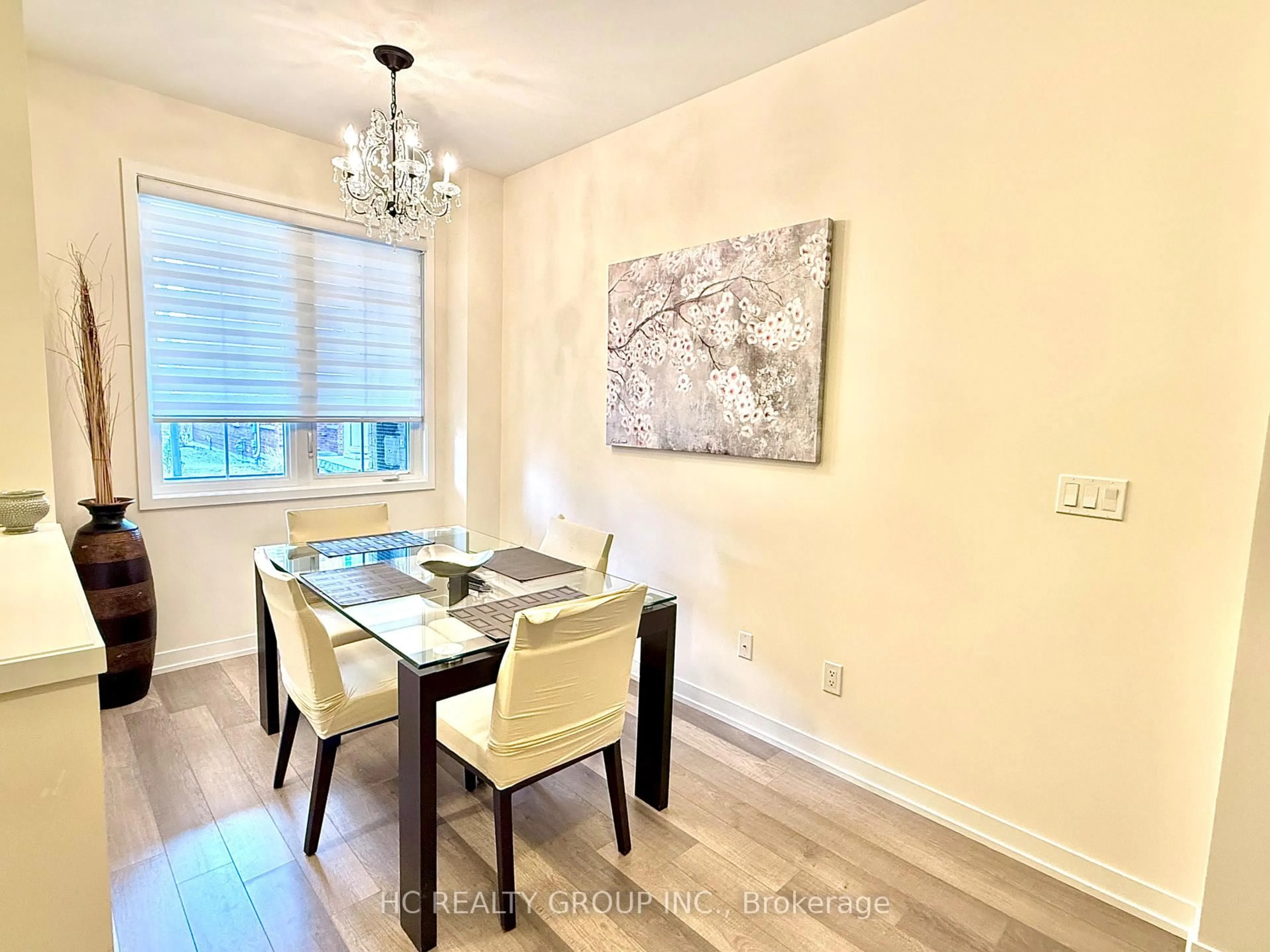 Dining room, wood/laminate floor for 4 Sand Hill Mews, Vaughan Ontario L6A 4Y4