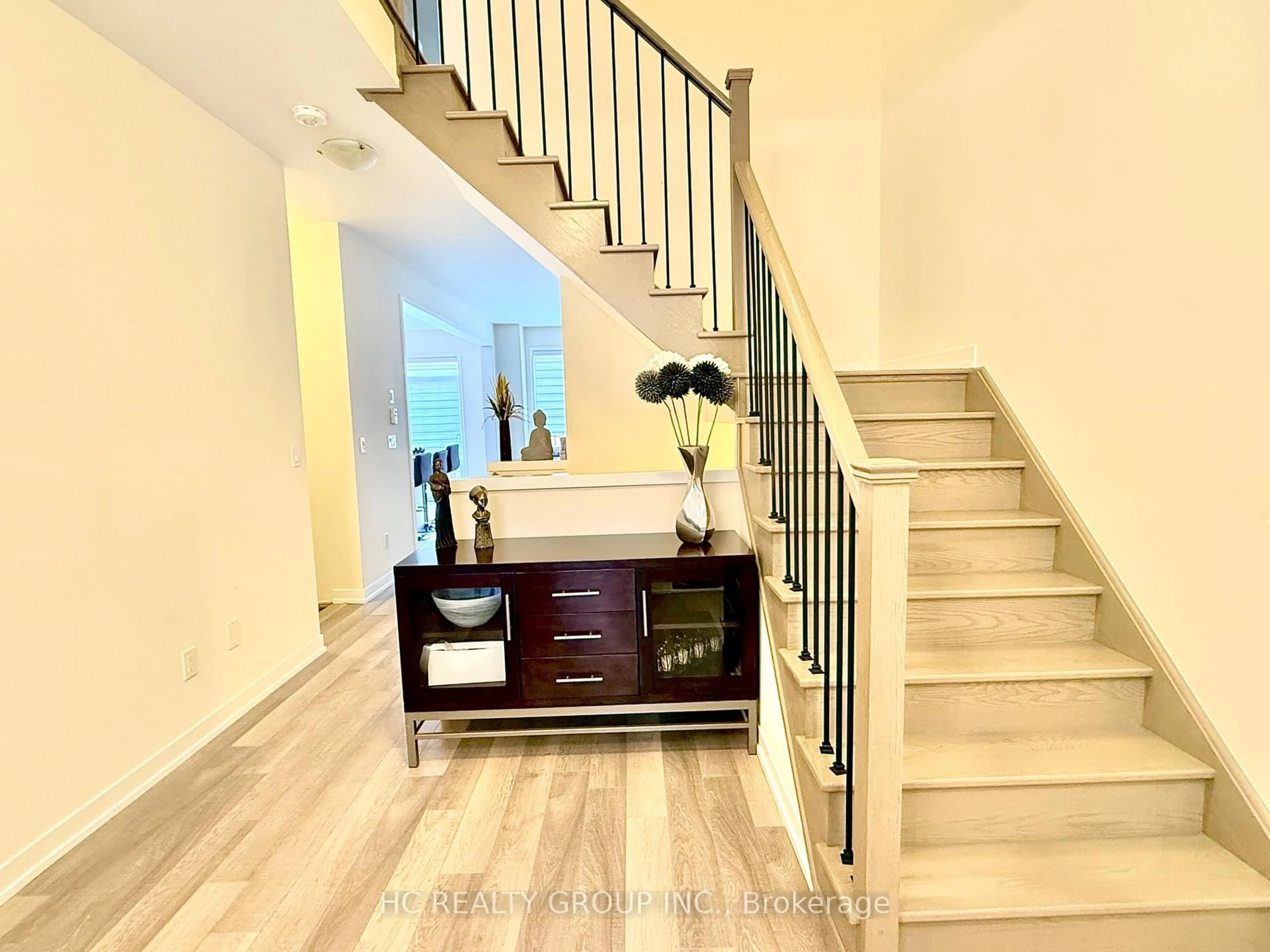 Unknown for 4 Sand Hill Mews, Vaughan Ontario L6A 4Y4