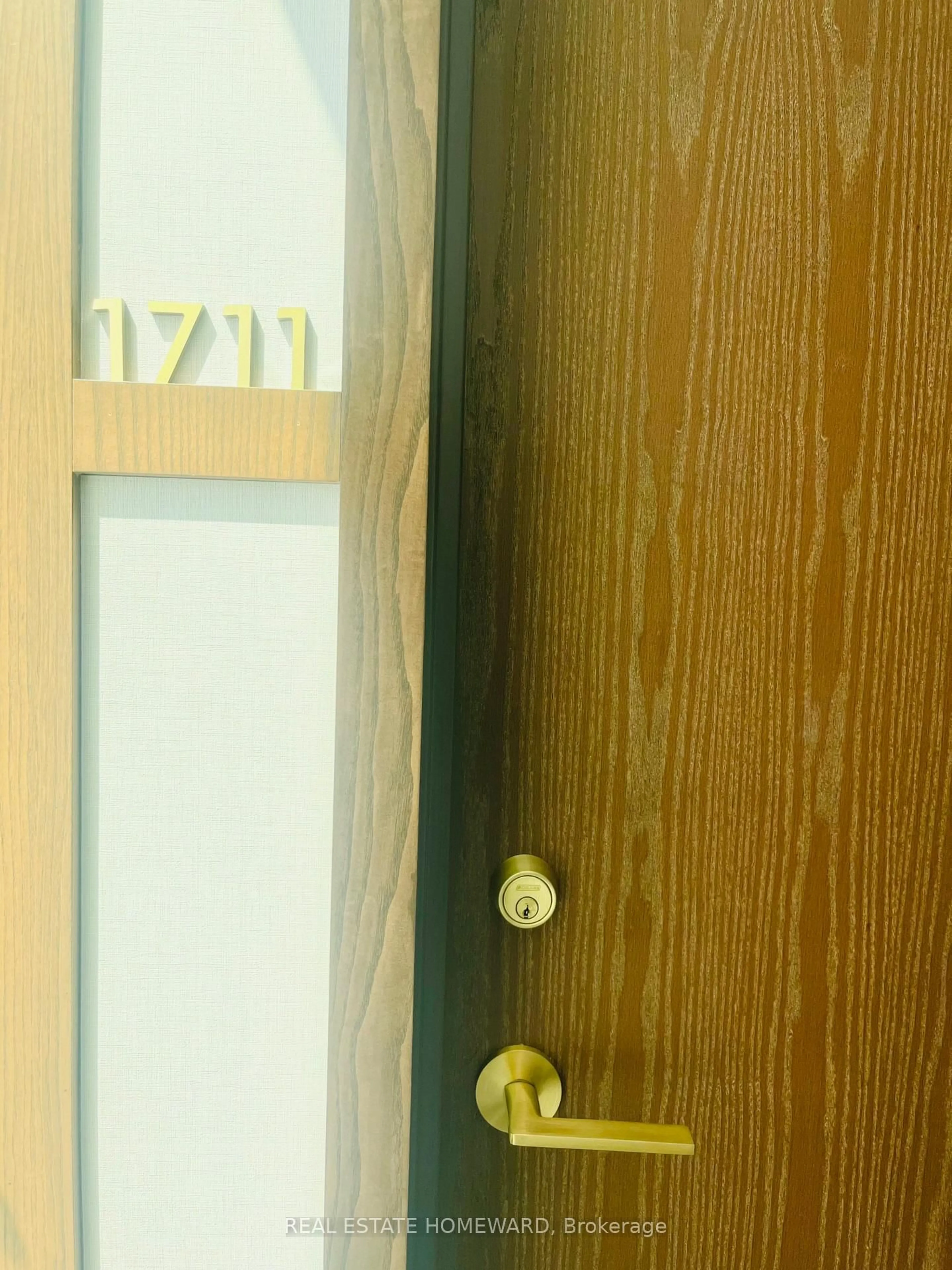 Indoor entryway for 1000 Portage Pkwy #1711, Vaughan Ontario L4K 0L1