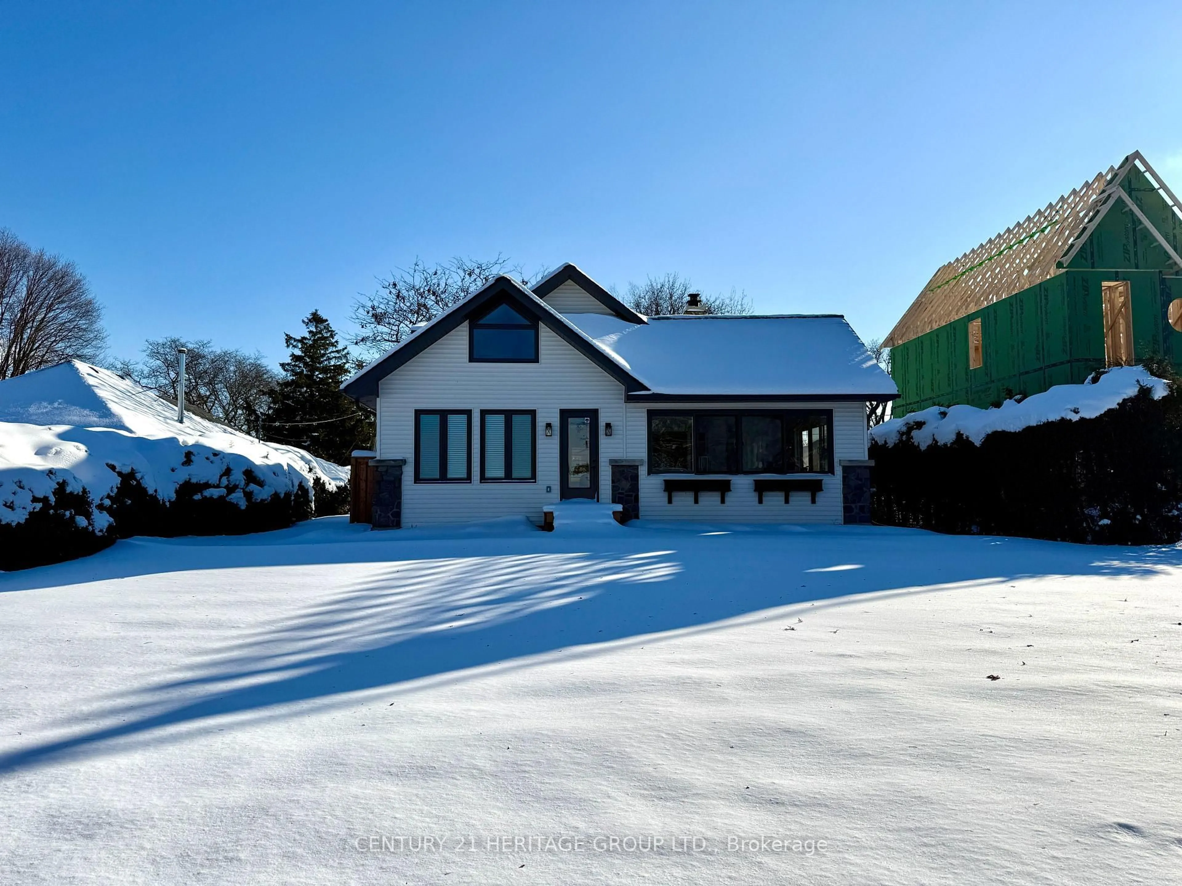 Unknown for 911 Lake Dr, Georgina Ontario L4P 3E9