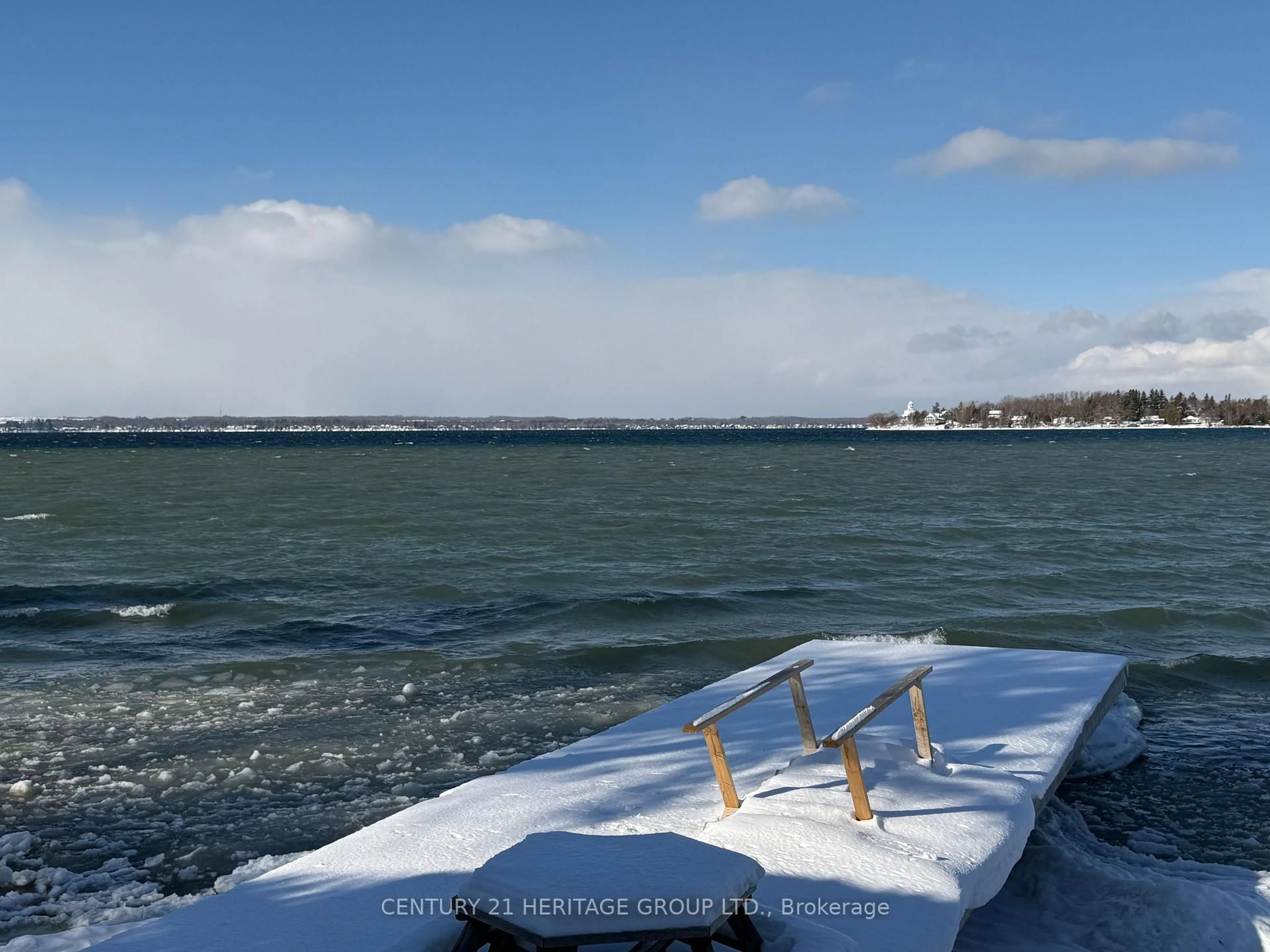 Blurry image for 911 Lake Dr, Georgina Ontario L4P 3E9