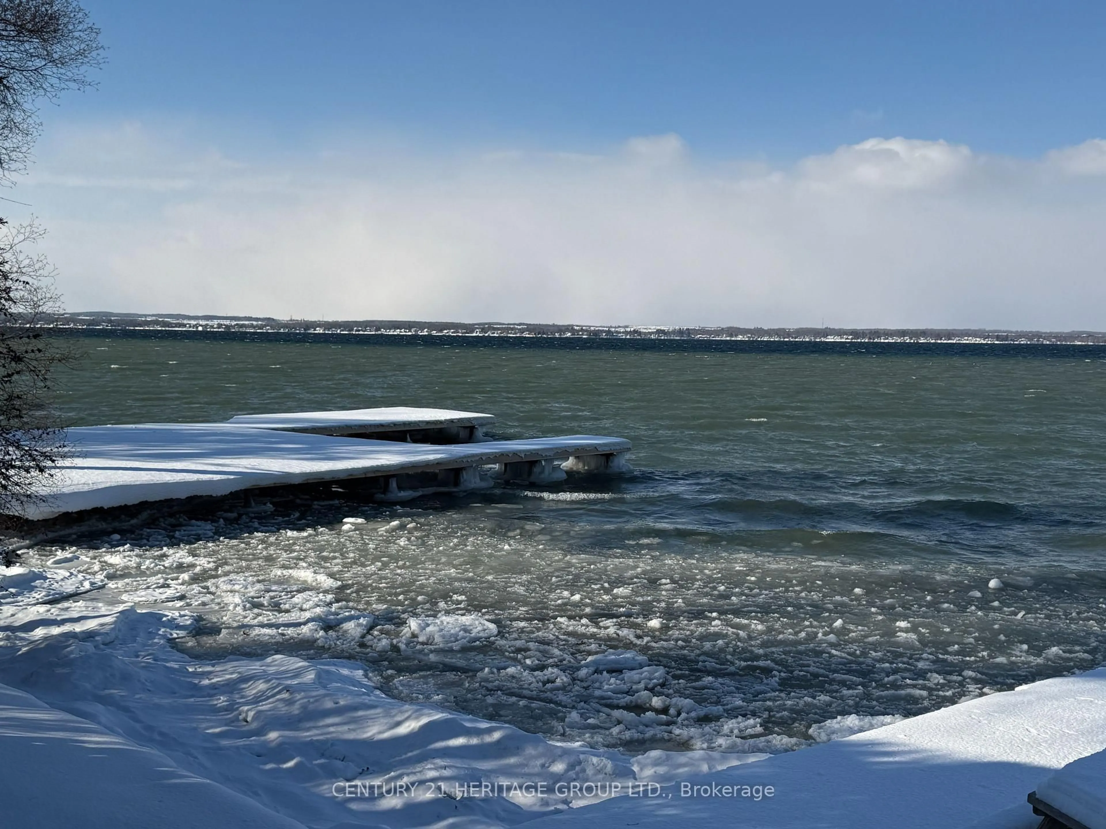 Blurry image for 911 Lake Dr, Georgina Ontario L4P 3E9