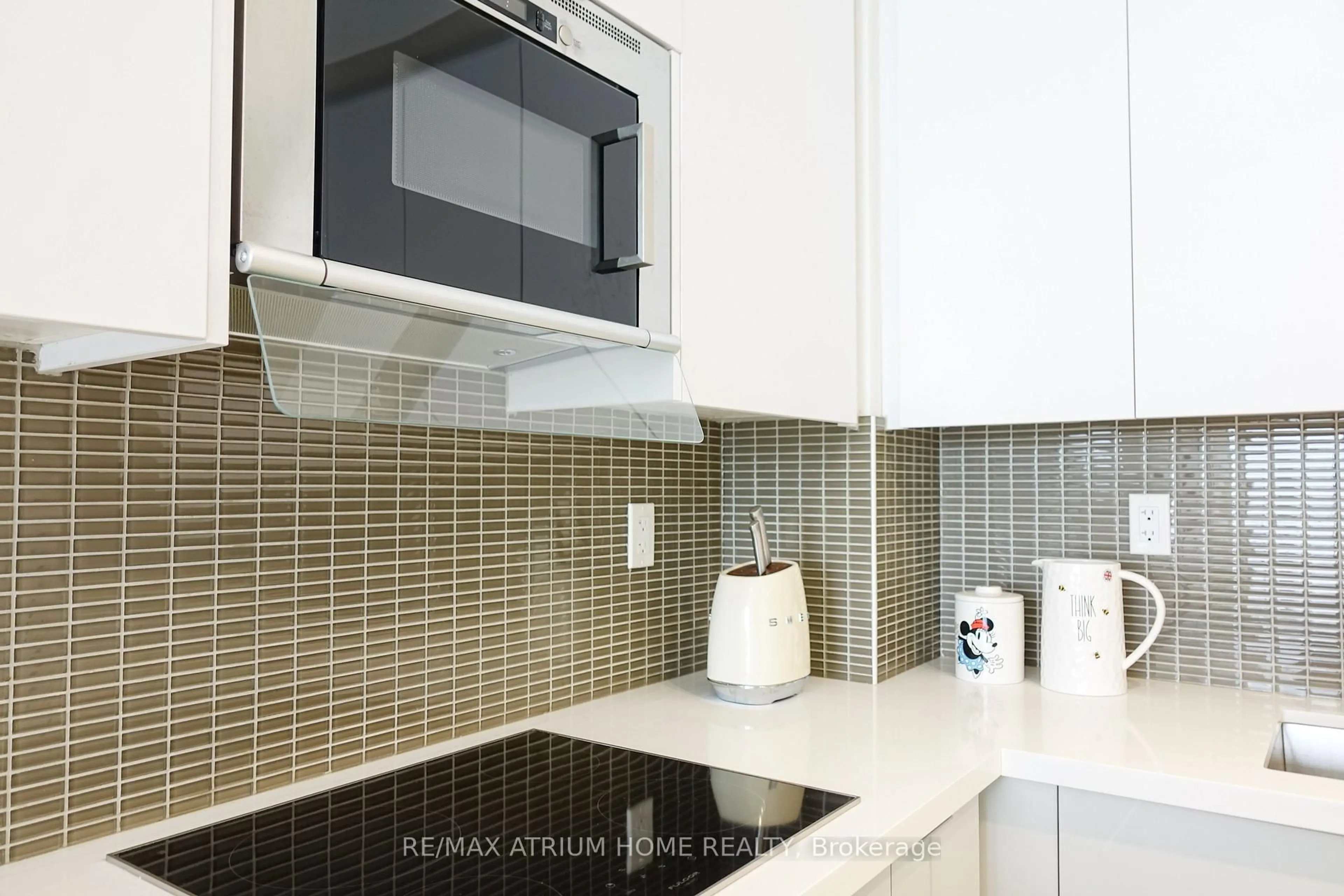 Standard kitchen, ceramic/tile floor for 2916 Highway 7 Rd #1210, Vaughan Ontario L4K 0K6