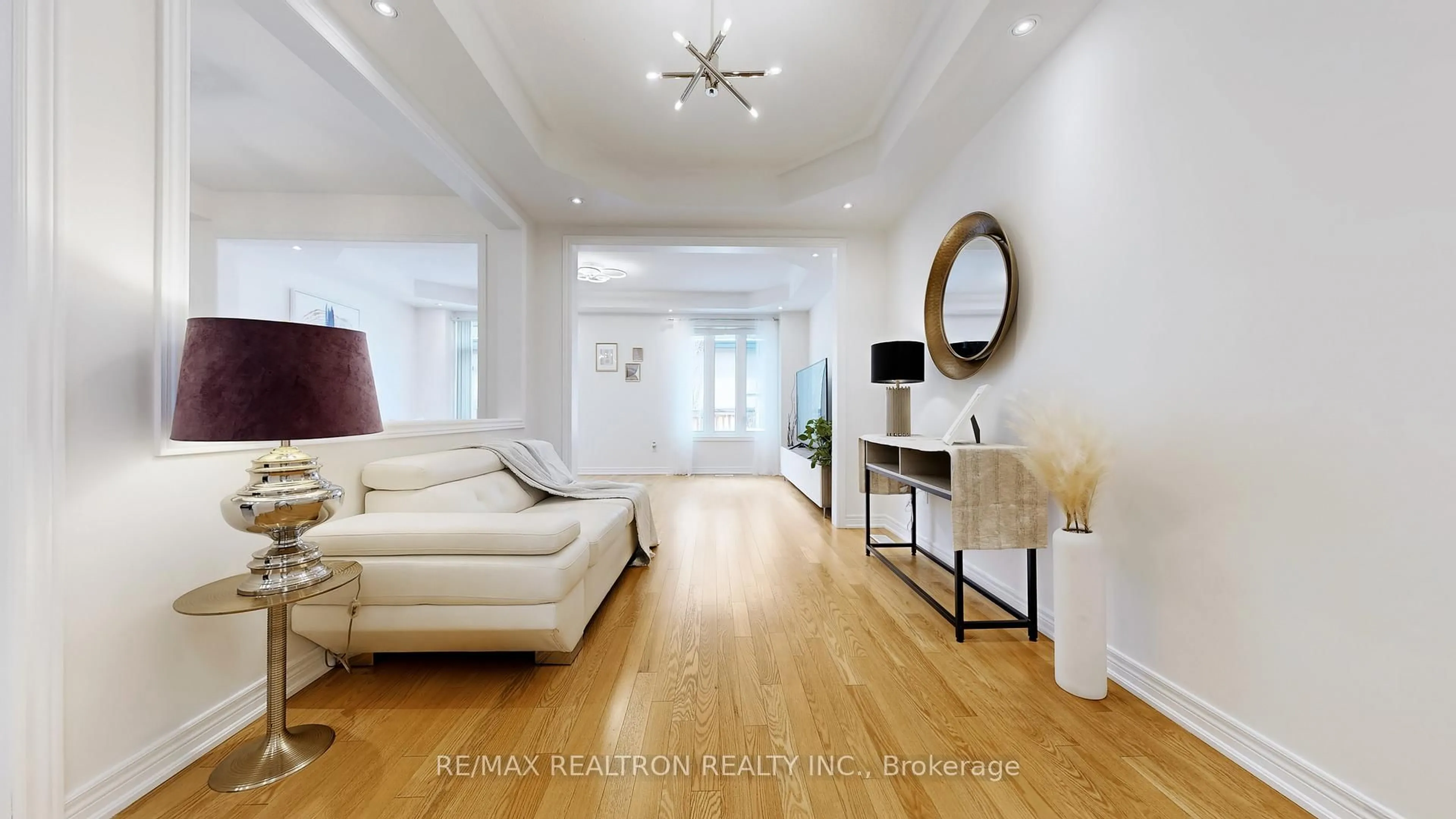 Living room with furniture, unknown for 10 Gower Dr, Aurora Ontario L4G 0V9