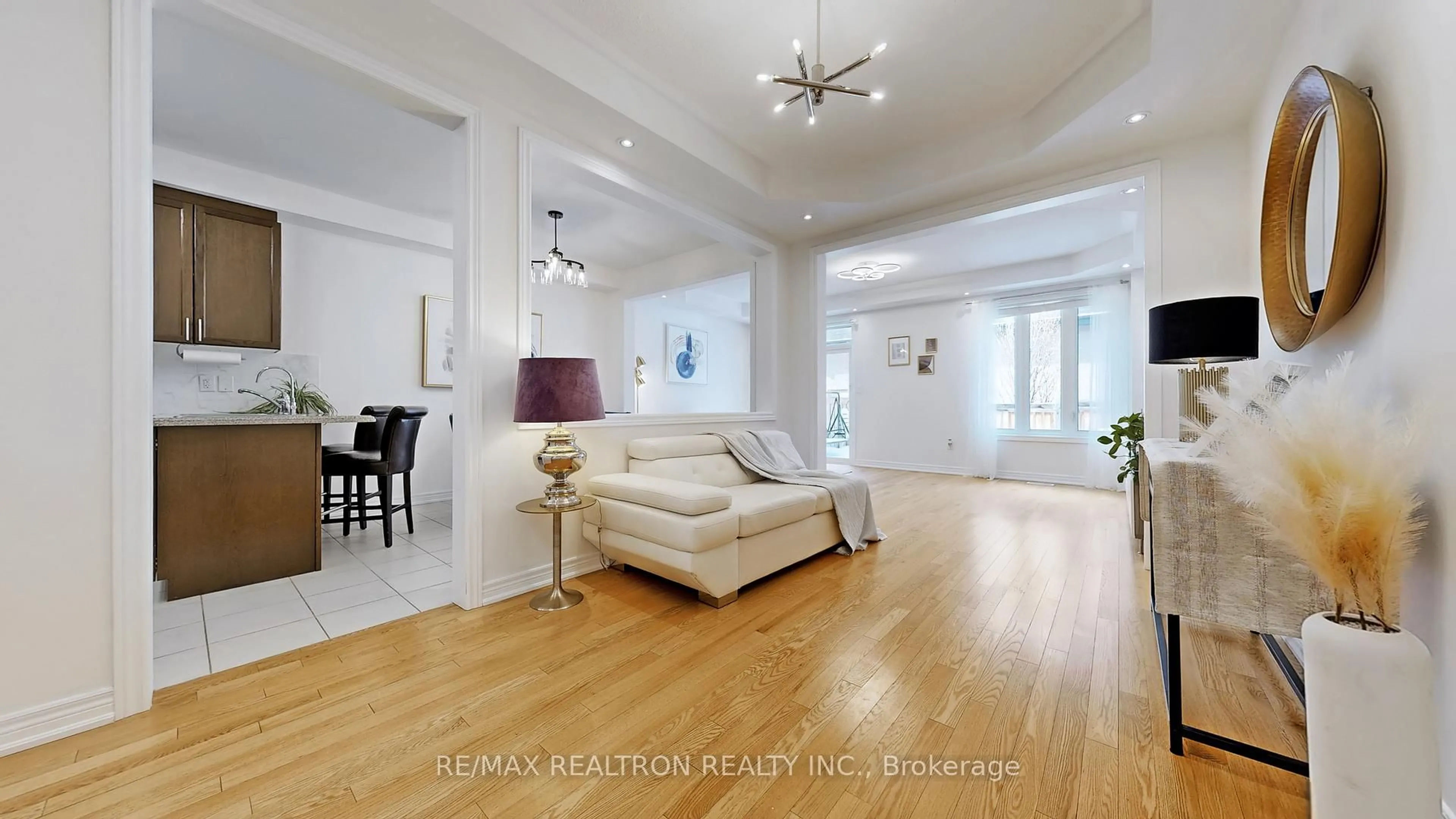 Living room with furniture, unknown for 10 Gower Dr, Aurora Ontario L4G 0V9