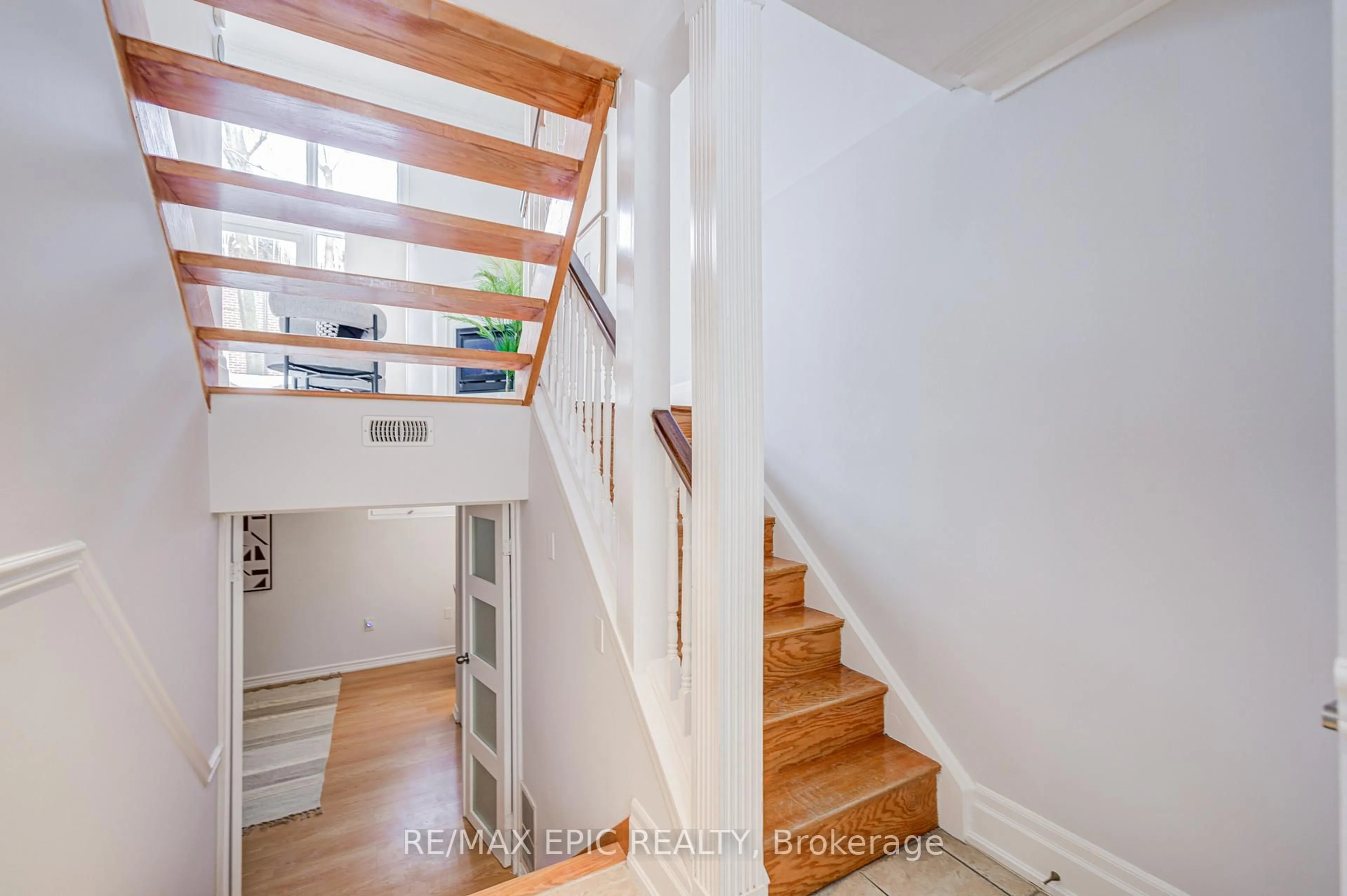 Stairs for 115 Henderson Ave #6, Markham Ontario L3T 2L3