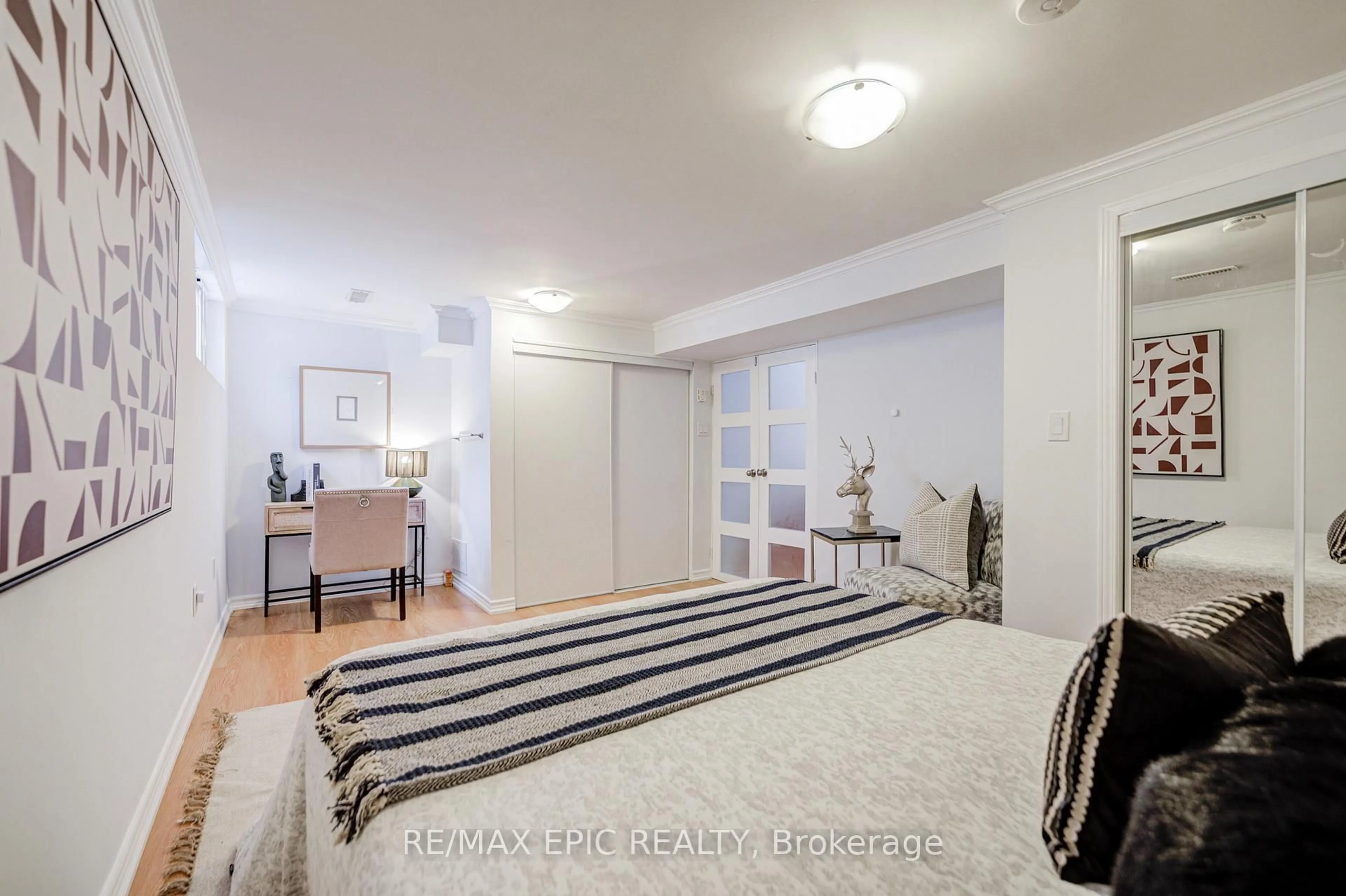 A pic of a room for 115 Henderson Ave #6, Markham Ontario L3T 2L3