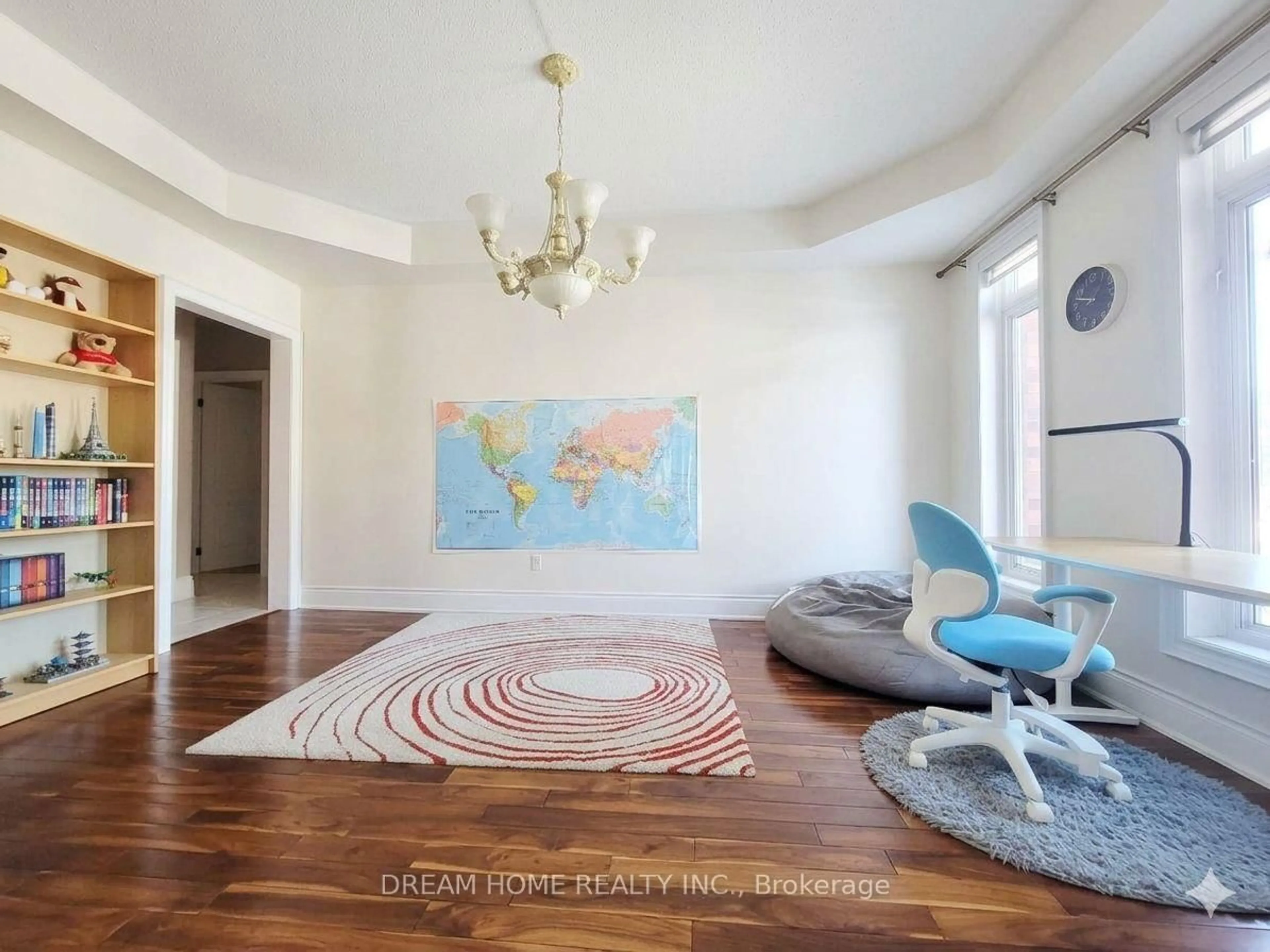 A pic of a room for 735 Foxcroft Blvd, Newmarket Ontario L3X 1N1