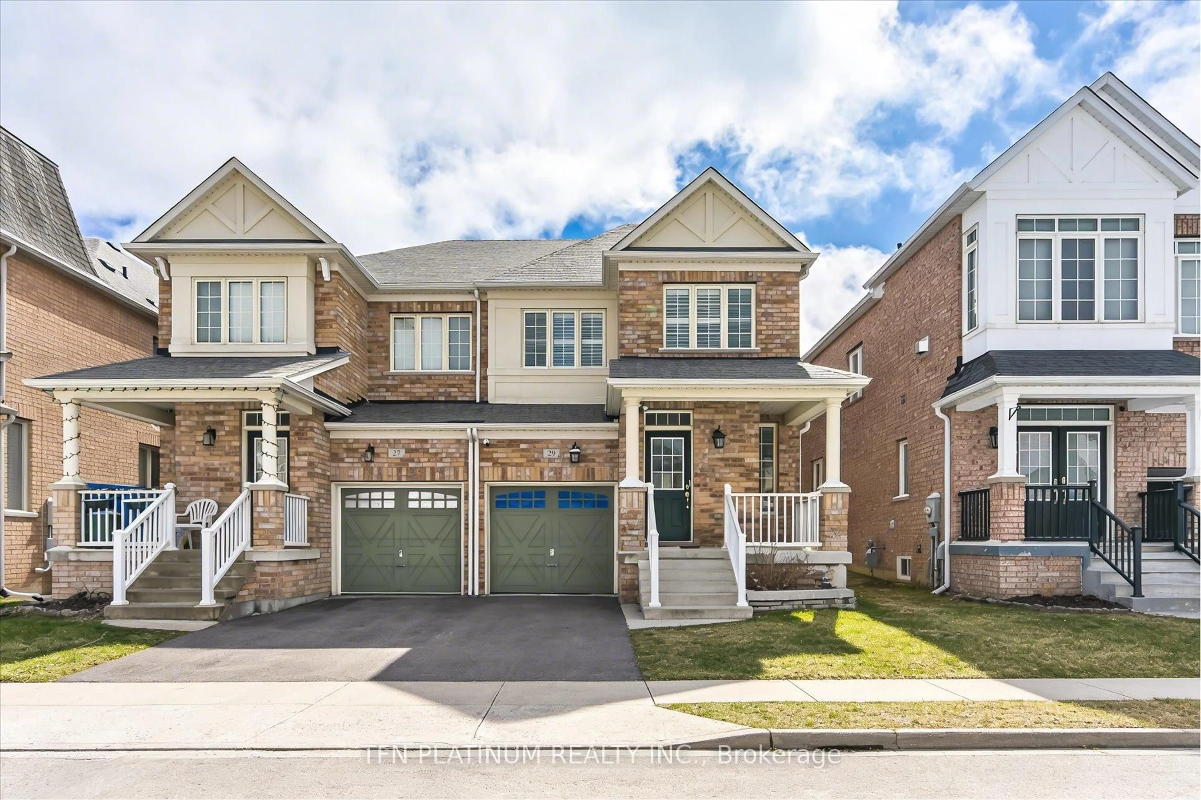 Home with brick exterior material, street for 29 Brown Lane, Whitchurch-Stouffville Ontario L4A 0V1
