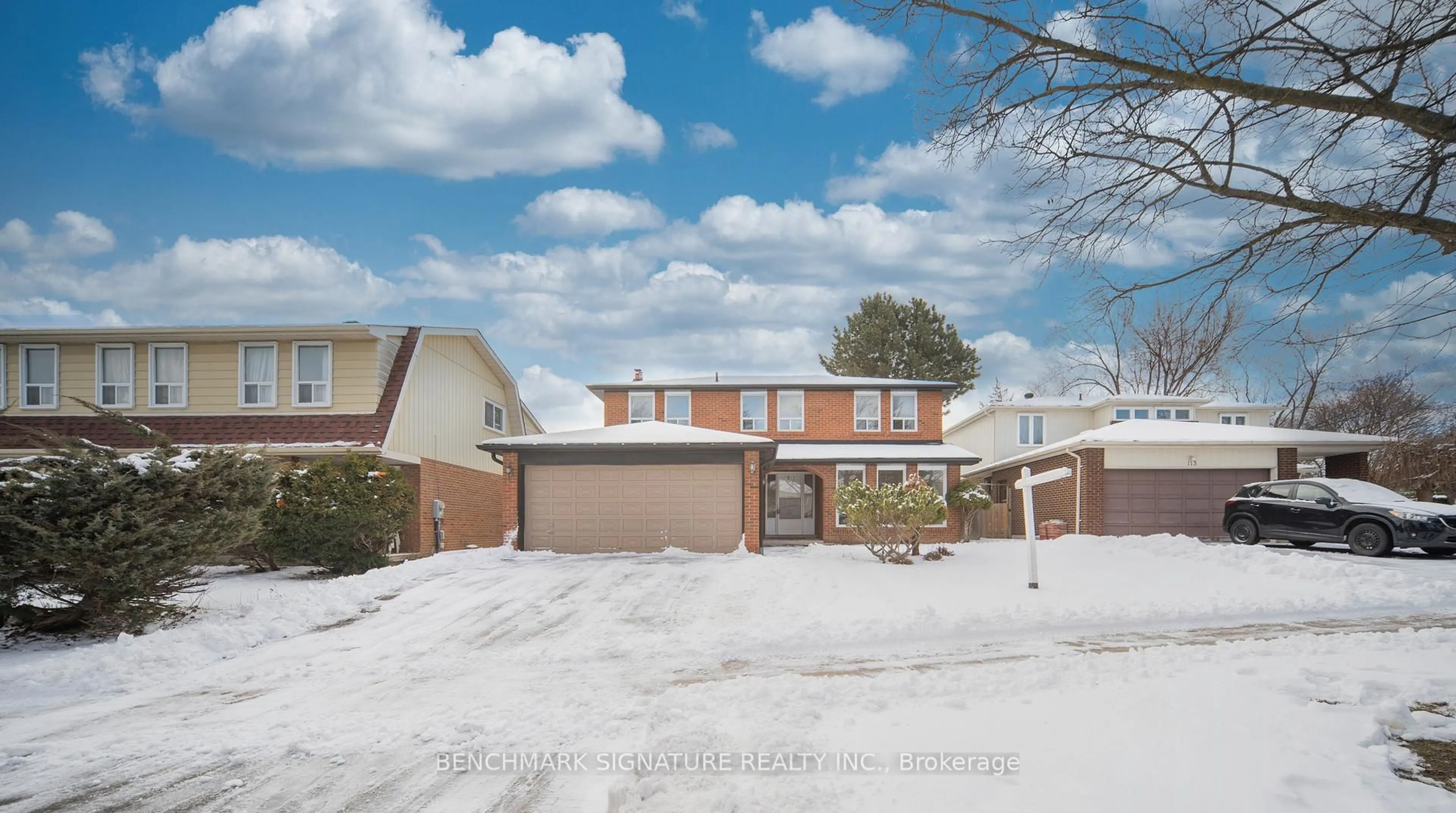 A pic from outside/outdoor area/front of a property/back of a property/a pic from drone, street for 115 Simonston Blvd, Markham Ontario L3T 4L9