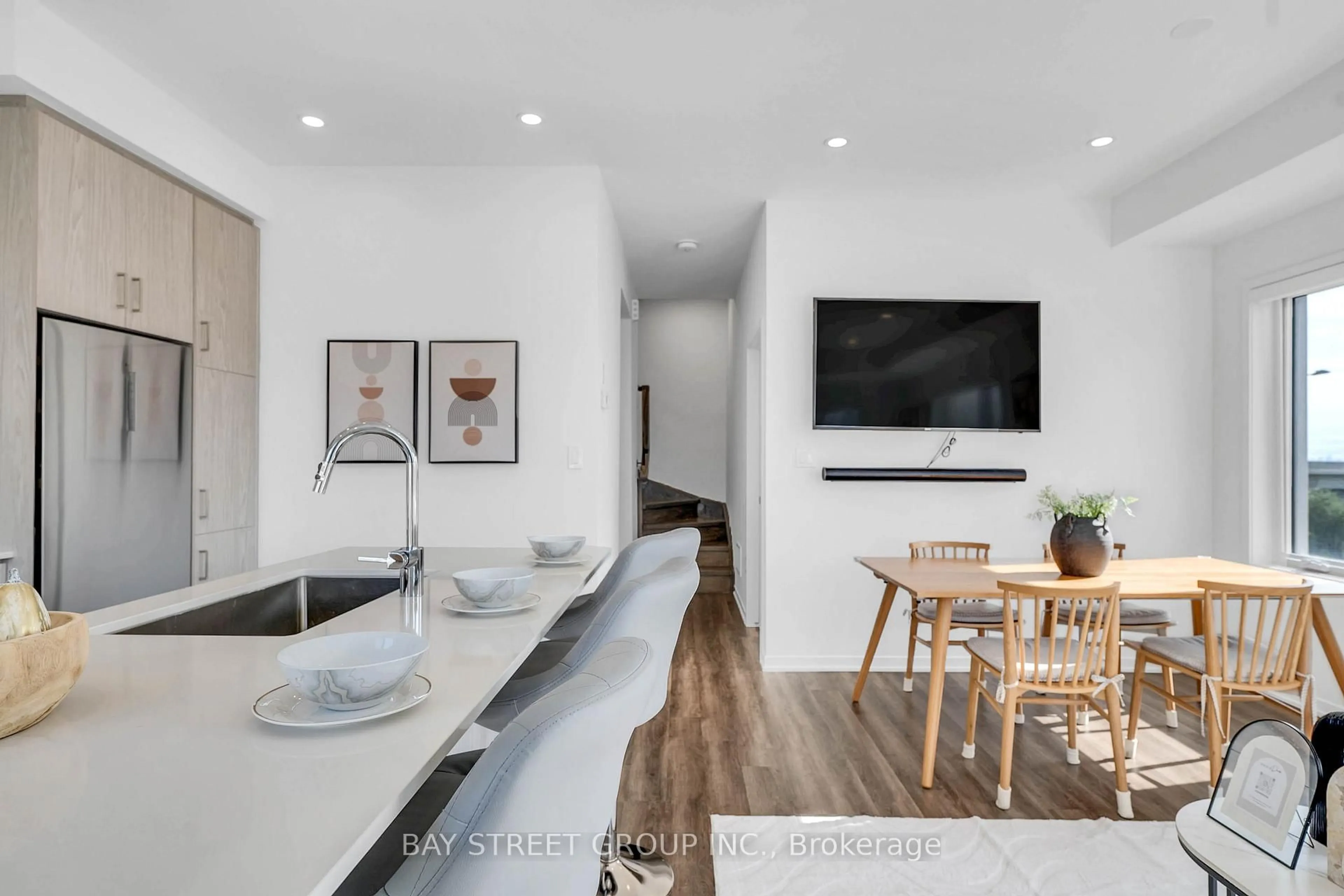 Open concept kitchen, unknown for 150 Honeycrisp Cres #268, Vaughan Ontario L4K 0N1