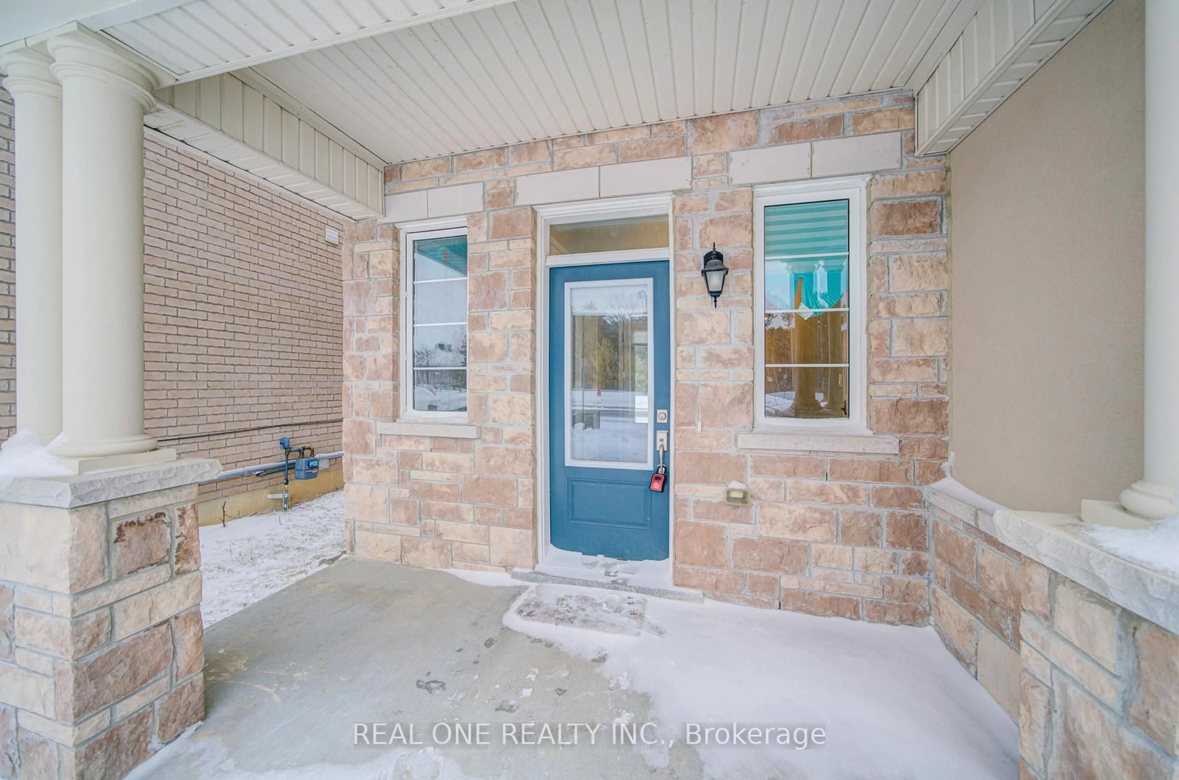 Indoor entryway for 396 Thomas Phillips Dr, Aurora Ontario L4G 0T2