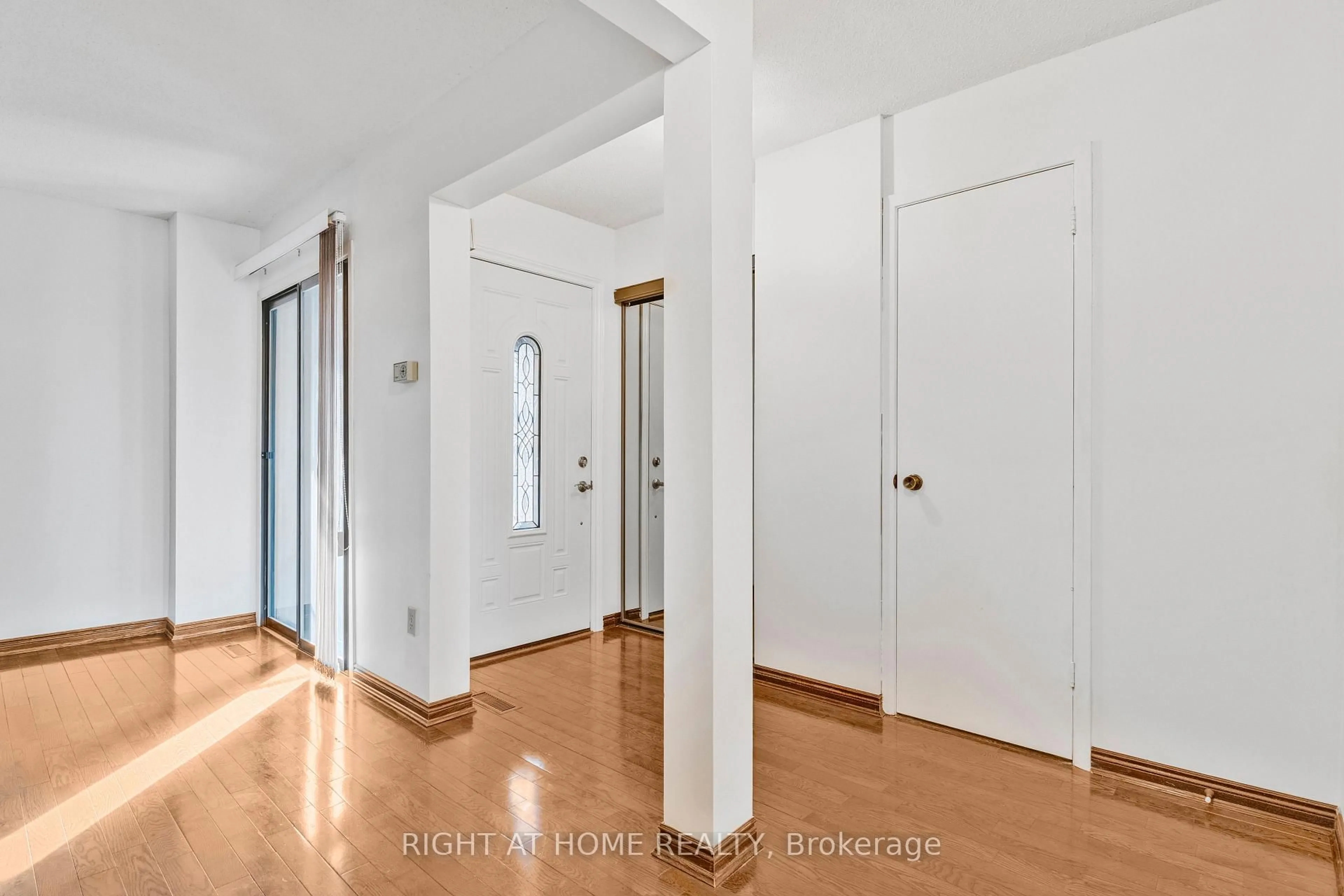 Indoor entryway for 50 Fullerton Cres, Markham Ontario L3R 3G5