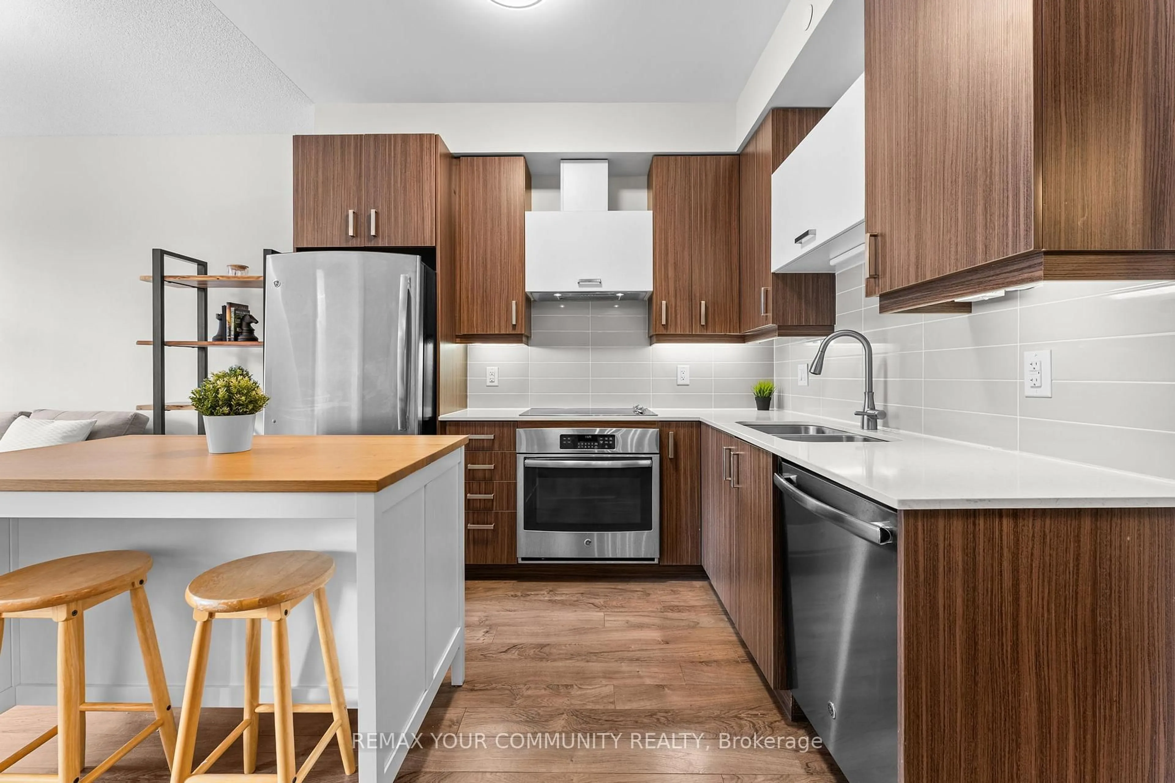 Unknown for 28 Uptown Dr #333, Markham Ontario L3R 5M5