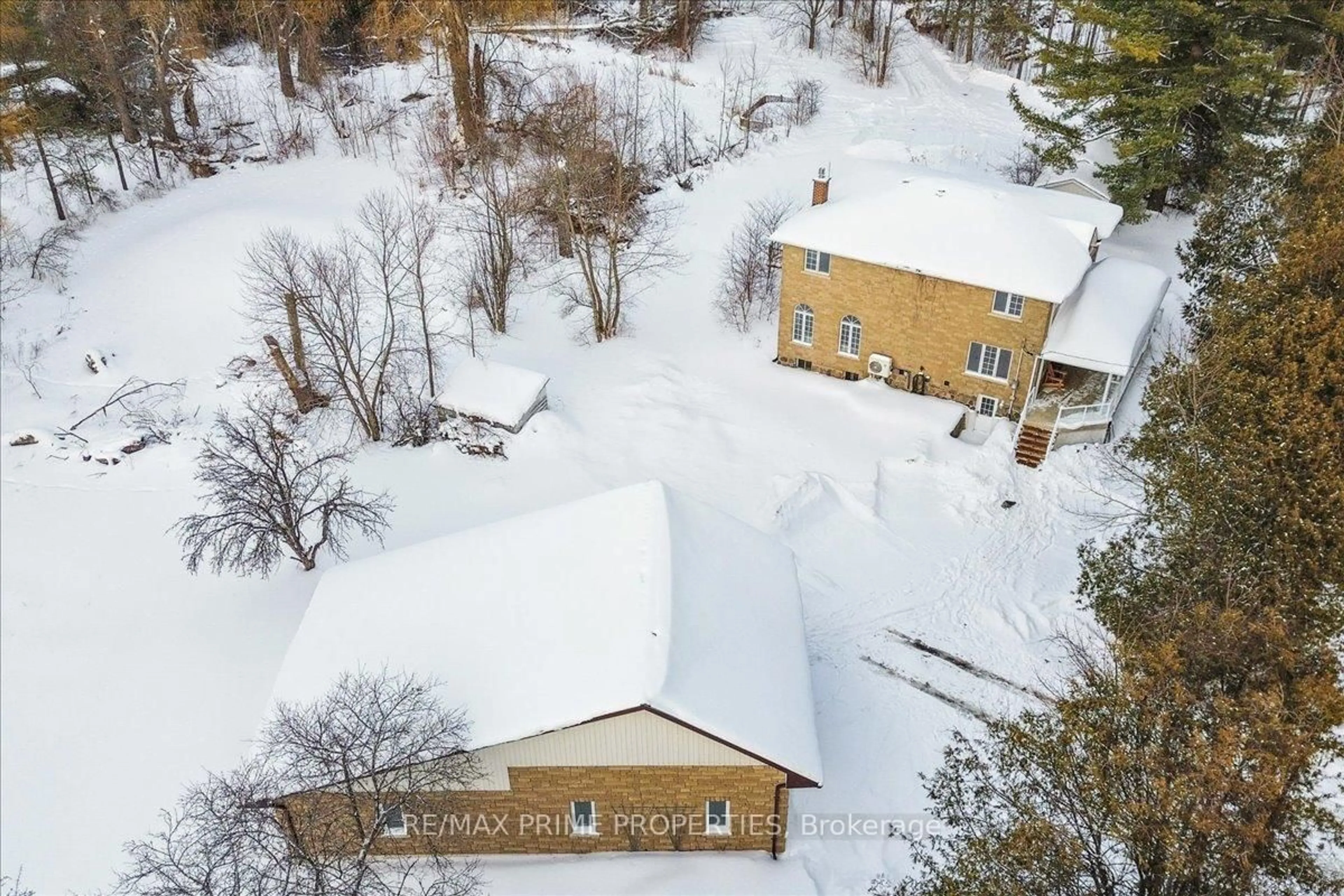 A pic from outside/outdoor area/front of a property/back of a property/a pic from drone, unknown for 3016 Cole Rd, East Gwillimbury Ontario L0G 1R0
