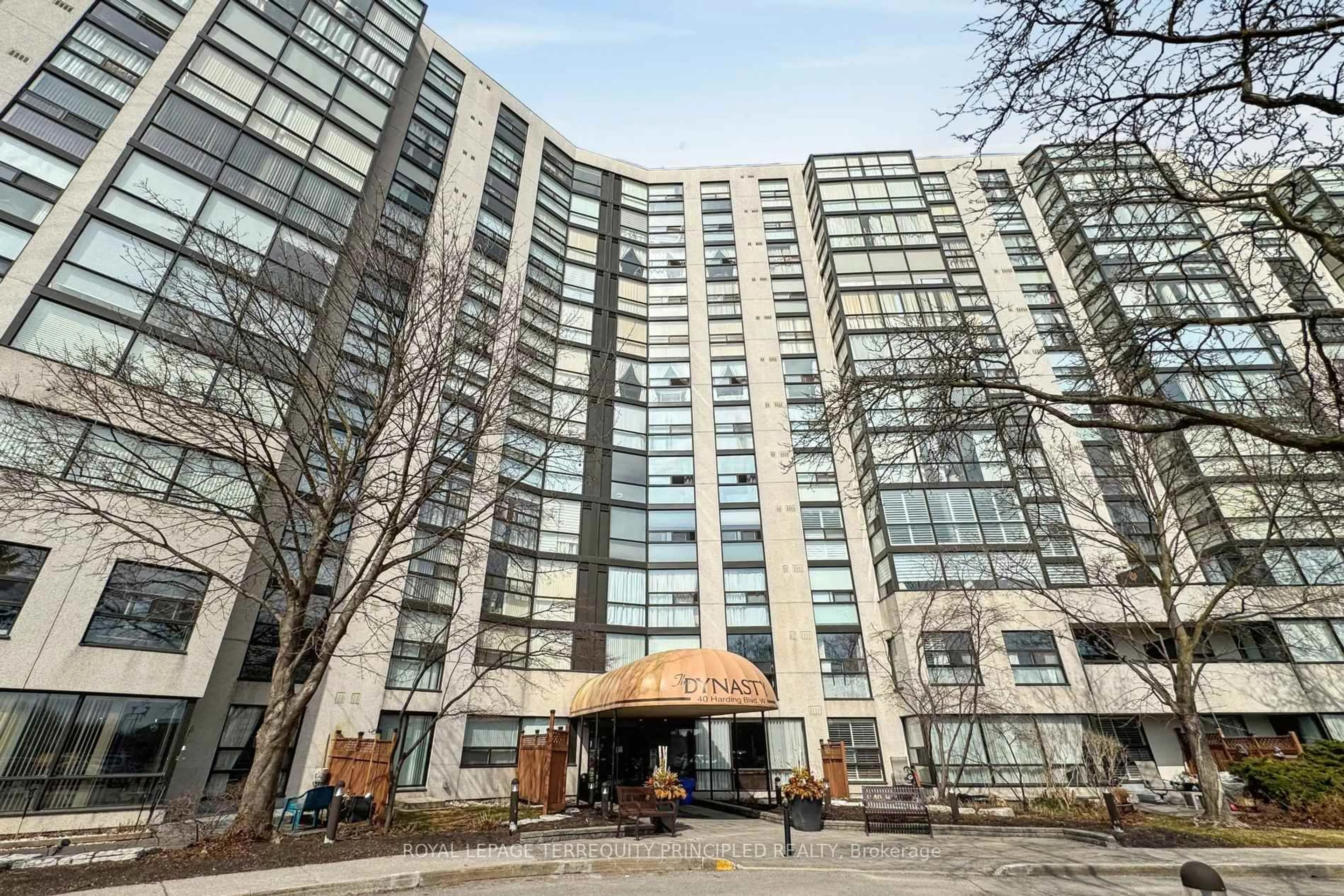 Indoor foyer for 40 Harding Blvd #1001, Richmond Hill Ontario L4C 9S5