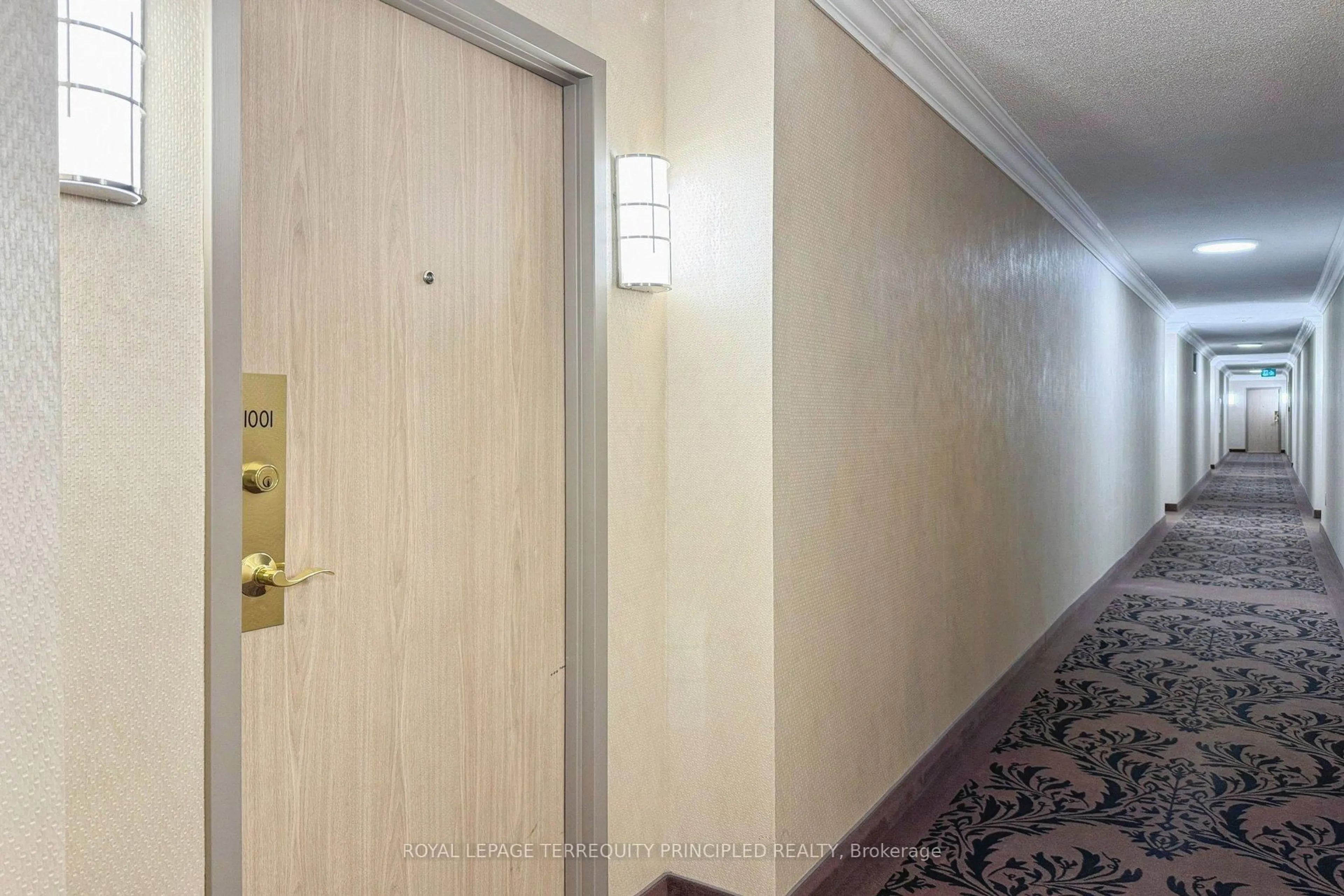 Indoor foyer for 40 Harding Blvd #1001, Richmond Hill Ontario L4C 9S5