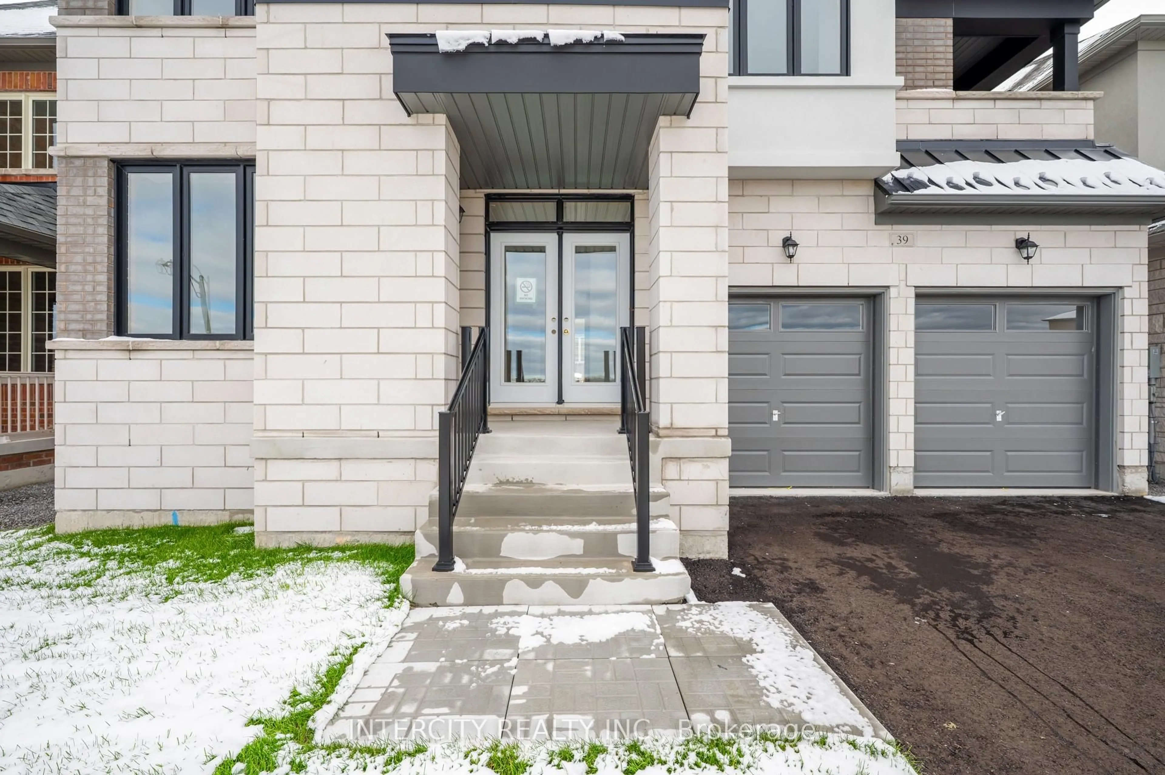 Unknown for 39 Father Muckle Ave, Georgina Ontario L4P 0S9