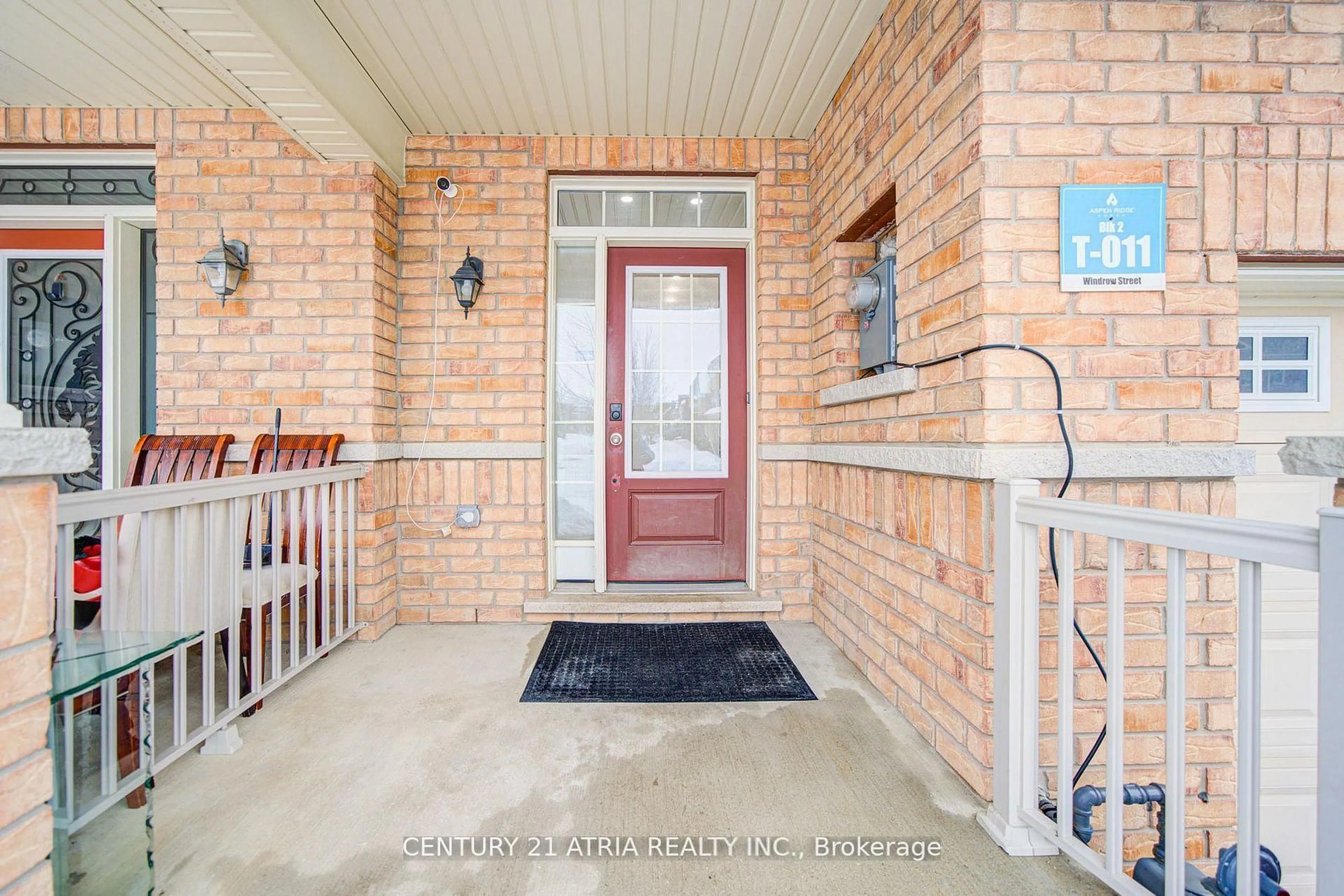 Indoor entryway for 135 Windrow St, Richmond Hill Ontario L4E 4Y4