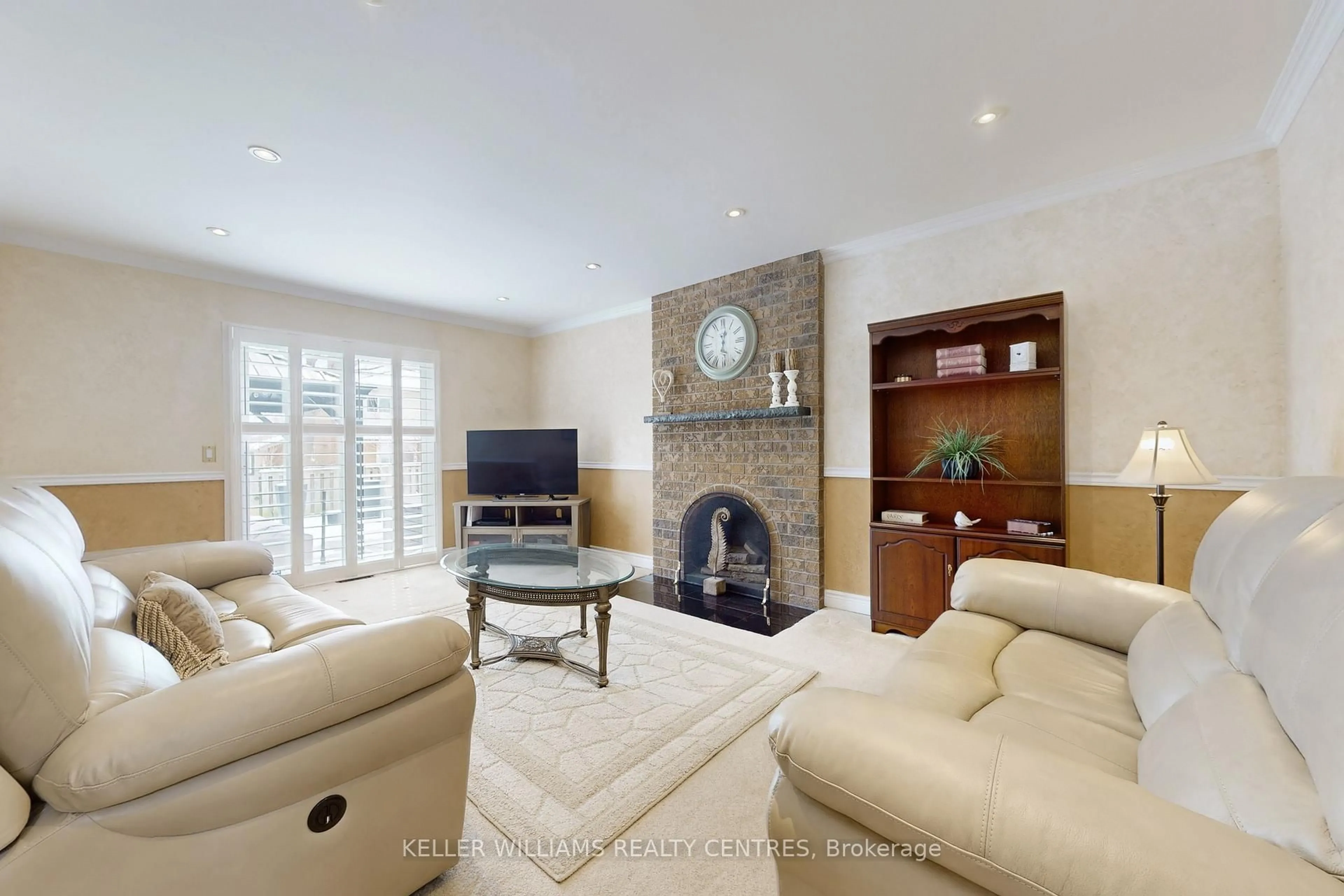 Living room with furniture, unknown for 45 Hemlock Dr, Markham Ontario L3P 4M5