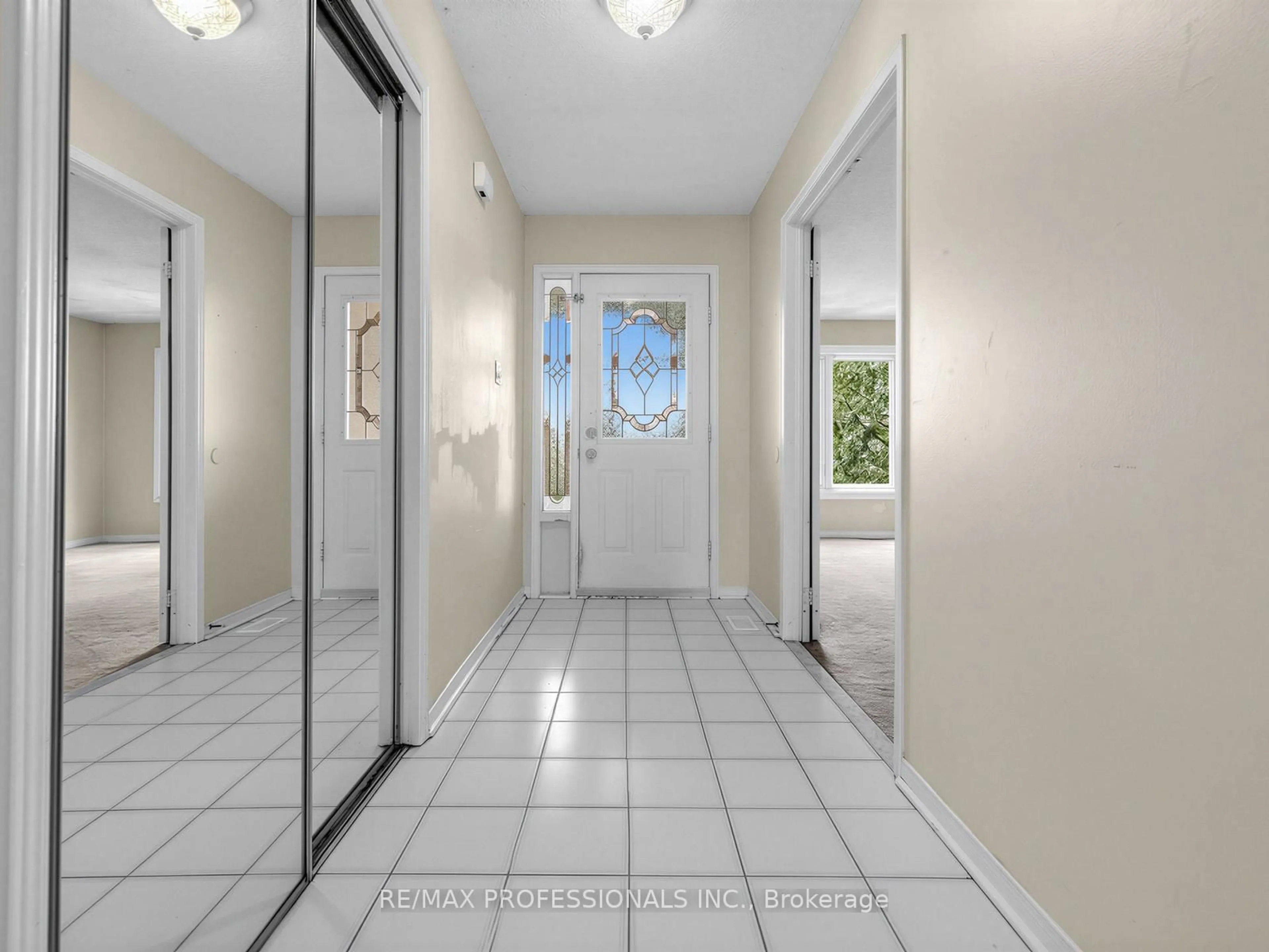 Indoor entryway for 5 Coates Cres, Richmond Hill Ontario L4E 2M3