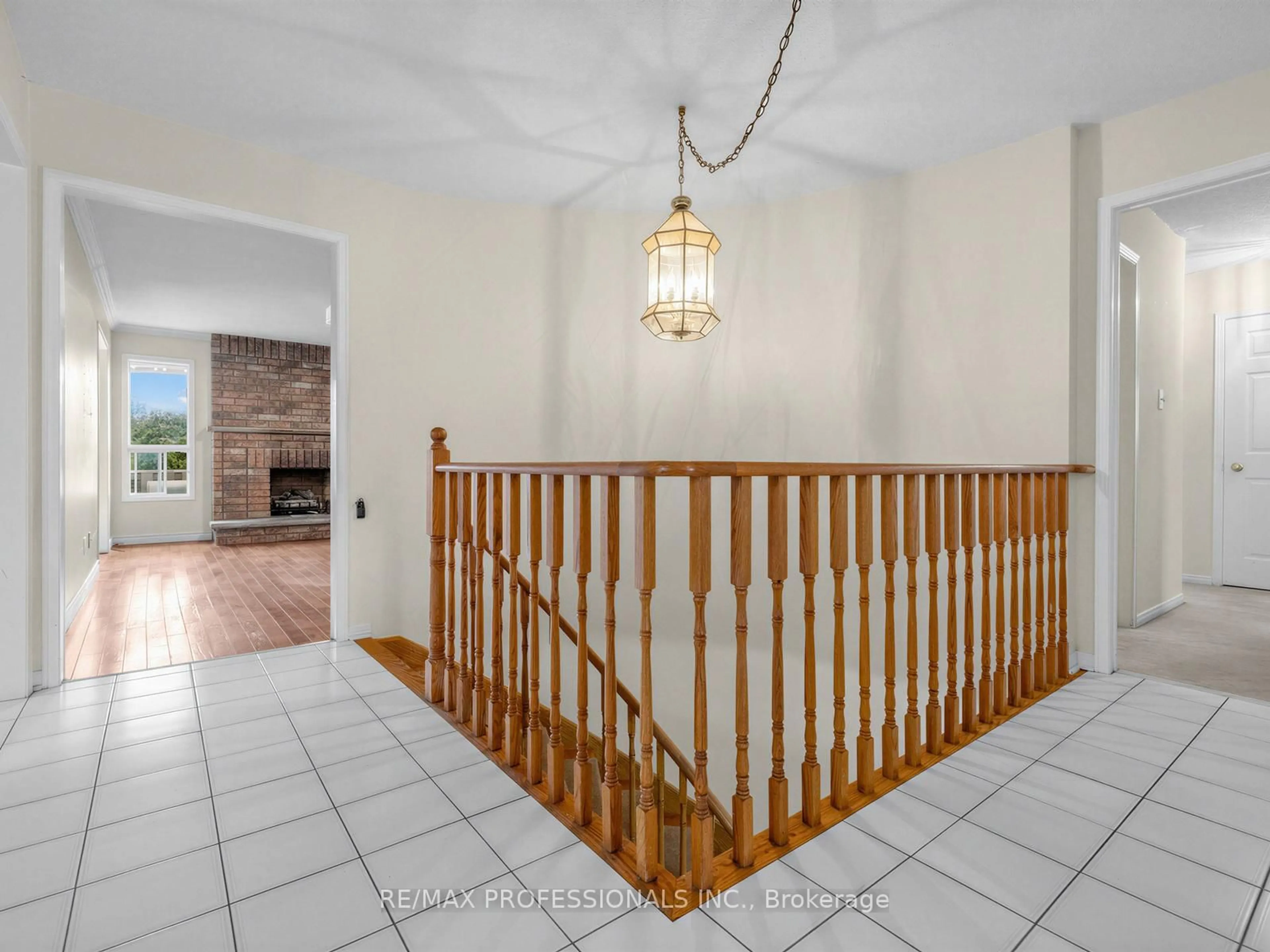 Indoor entryway for 5 Coates Cres, Richmond Hill Ontario L4E 2M3