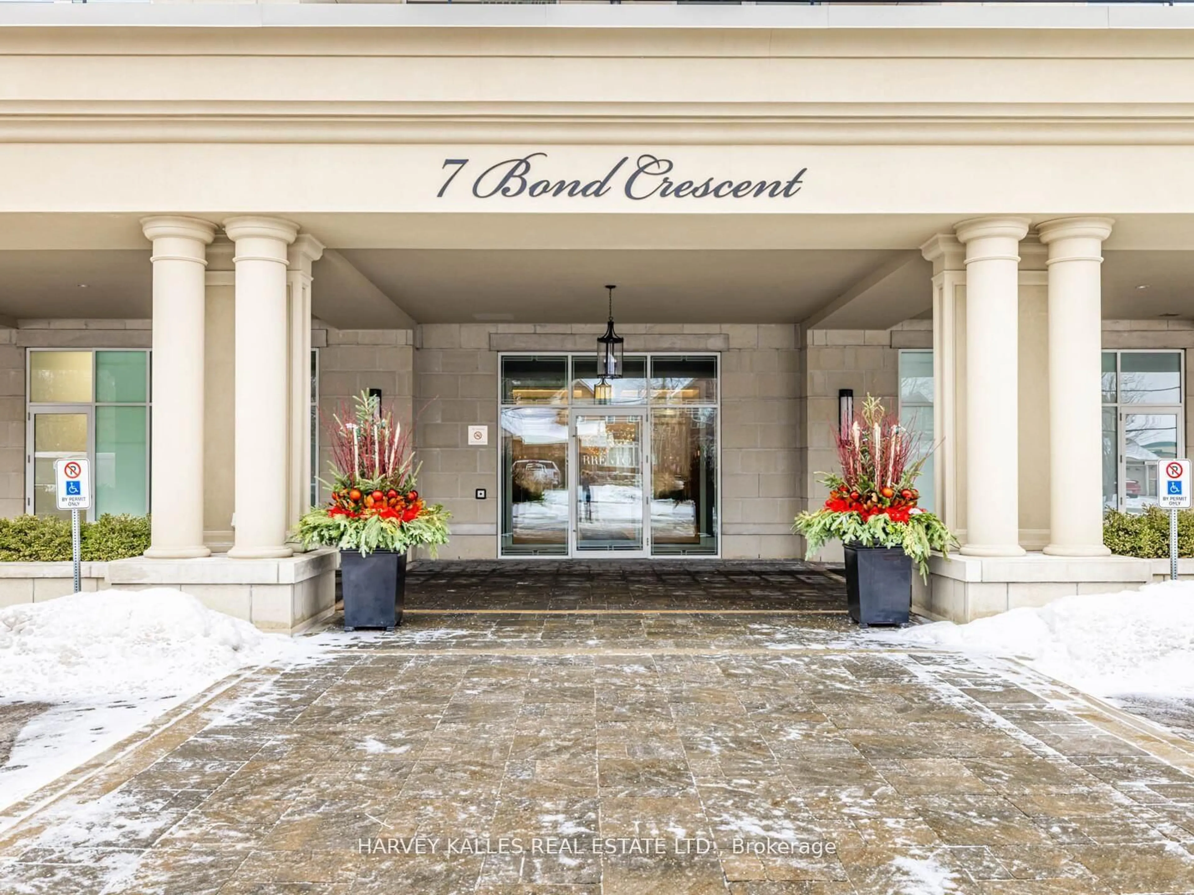 Unknown for 7 Bond Cres #112, Richmond Hill Ontario L4E 1E6