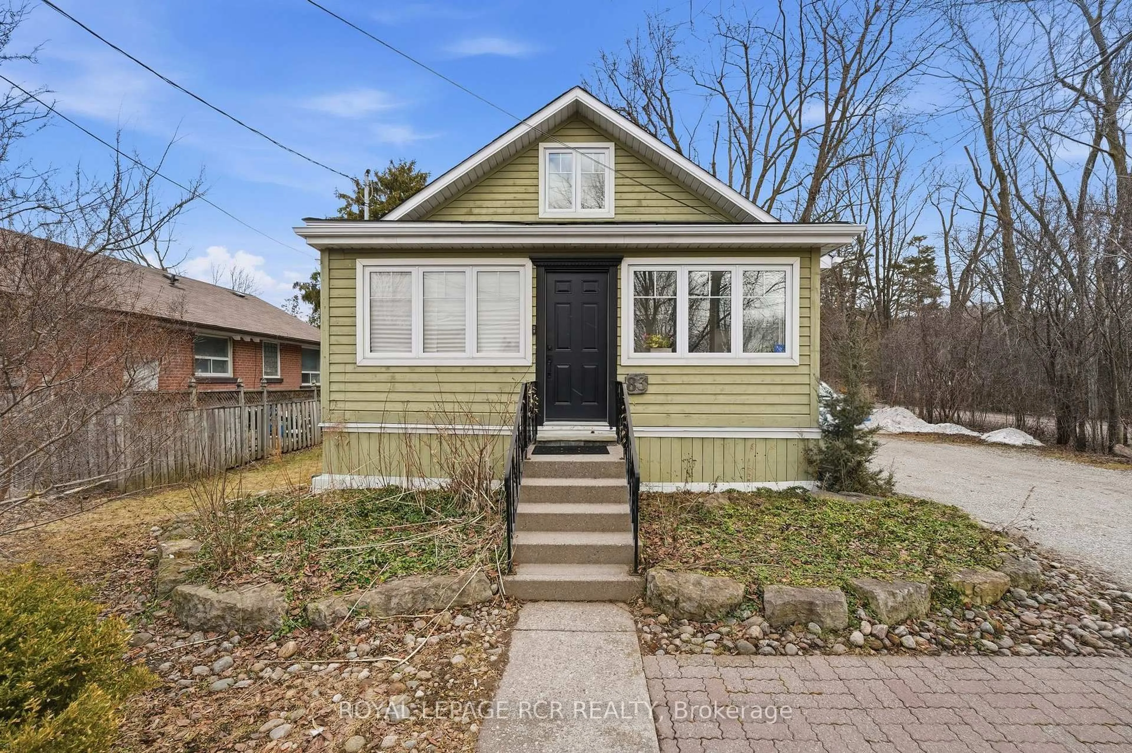 Home with brick exterior material, street for 83 Industrial Pkwy, Aurora Ontario L4G 3V5