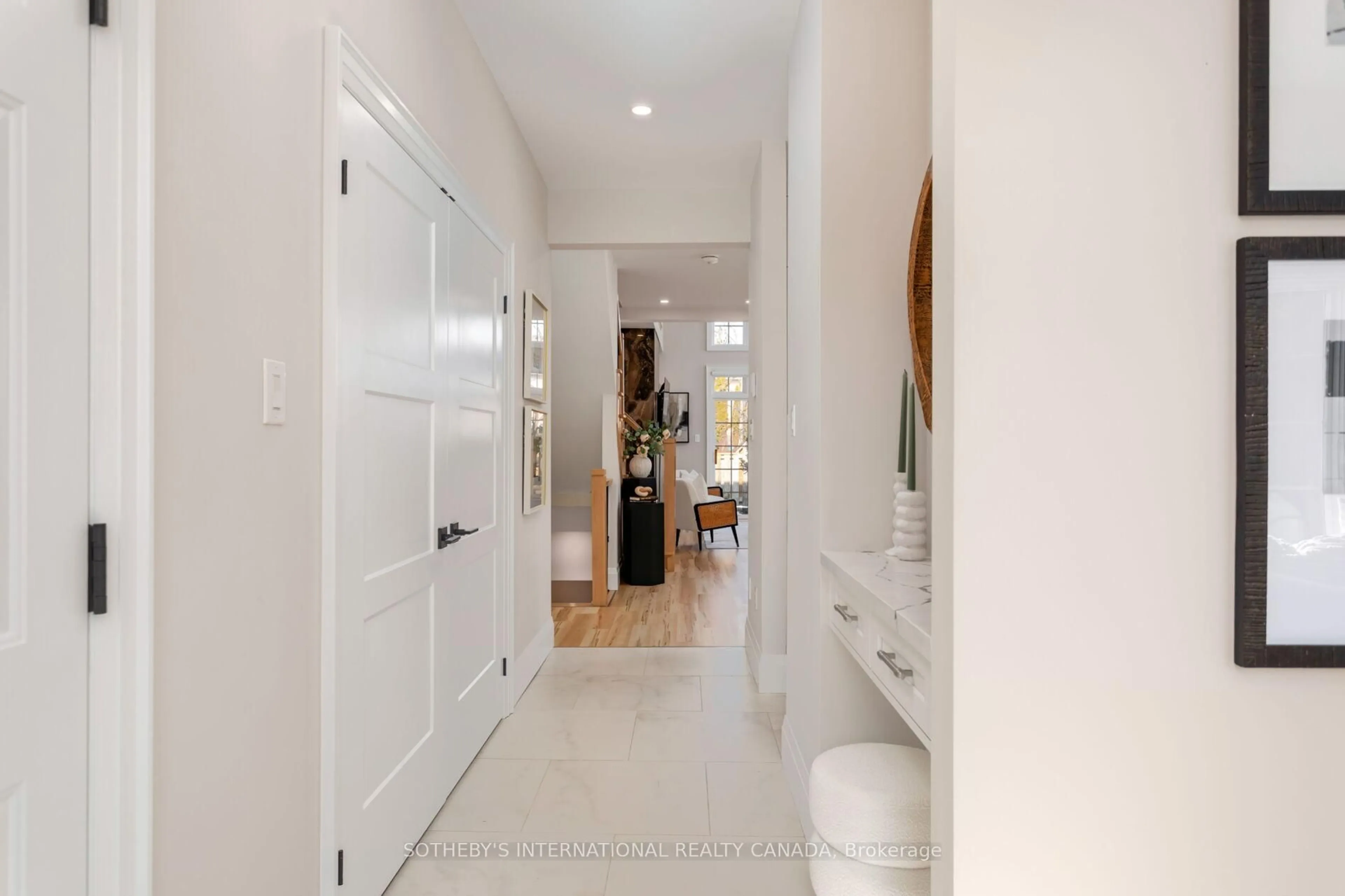 Indoor entryway for 10 Belle Terre Way, Markham Ontario L6E 2A2