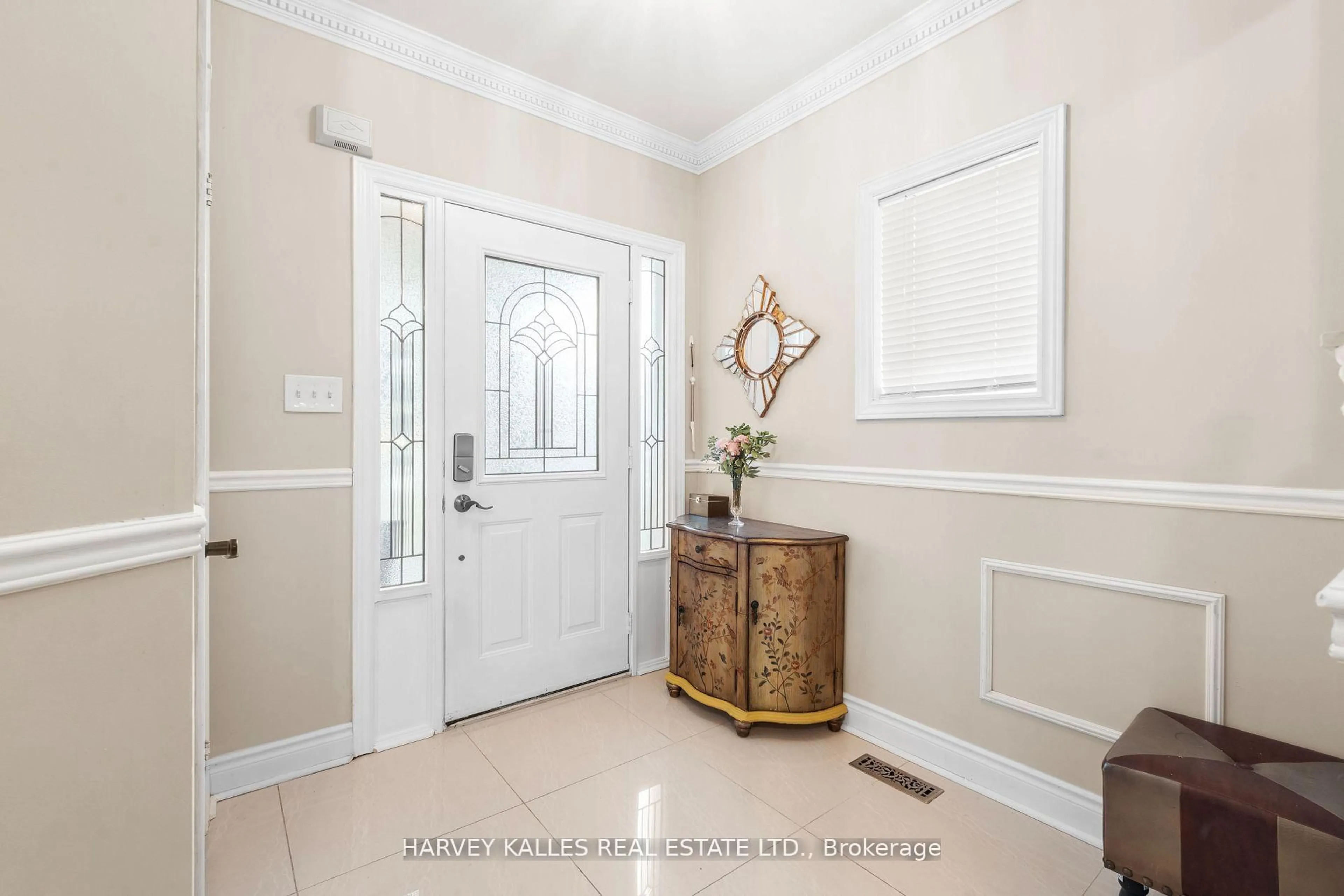 Indoor entryway for 62 Kalmar Cres, Richmond Hill Ontario L4E 3Z4