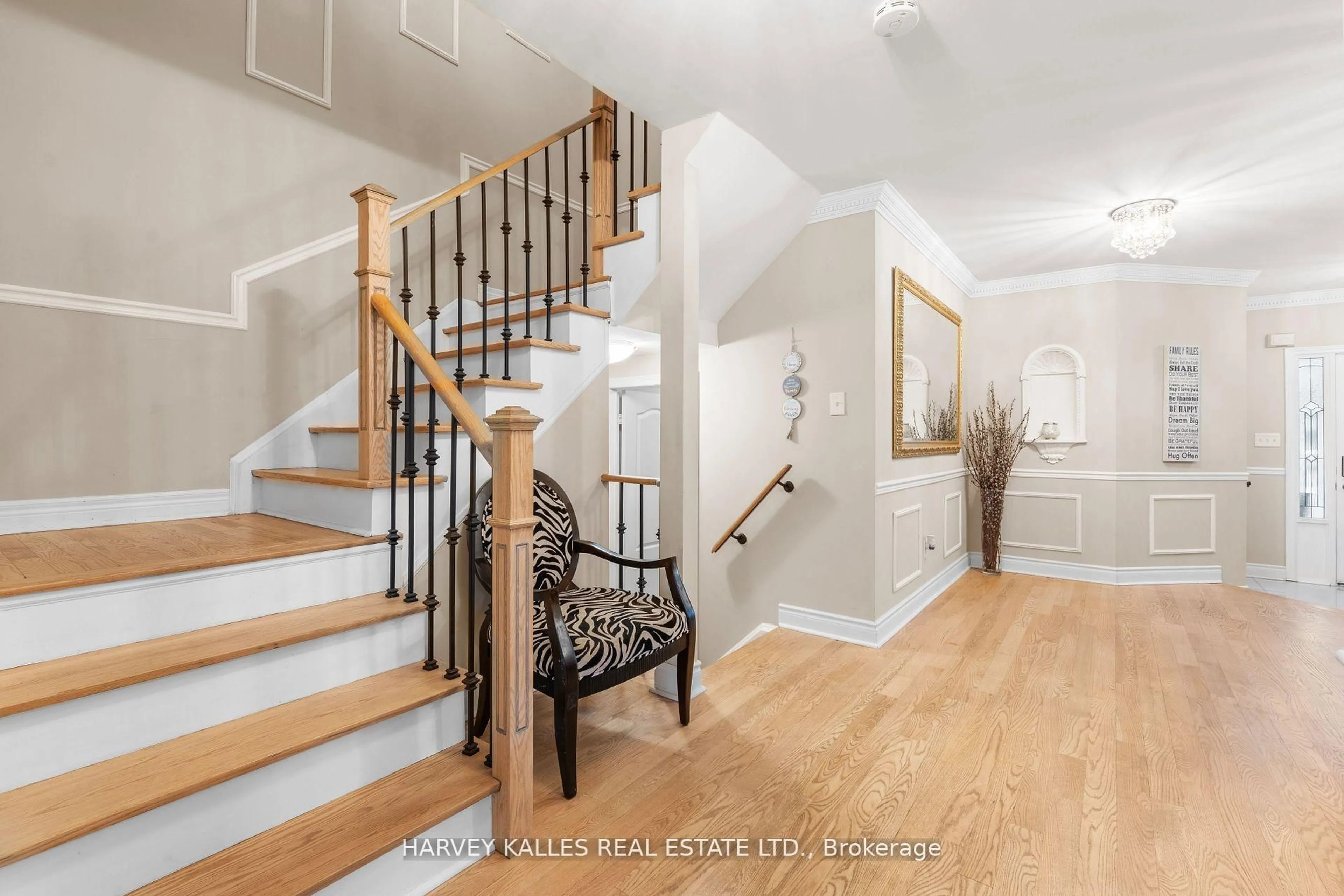 Indoor entryway for 62 Kalmar Cres, Richmond Hill Ontario L4E 3Z4