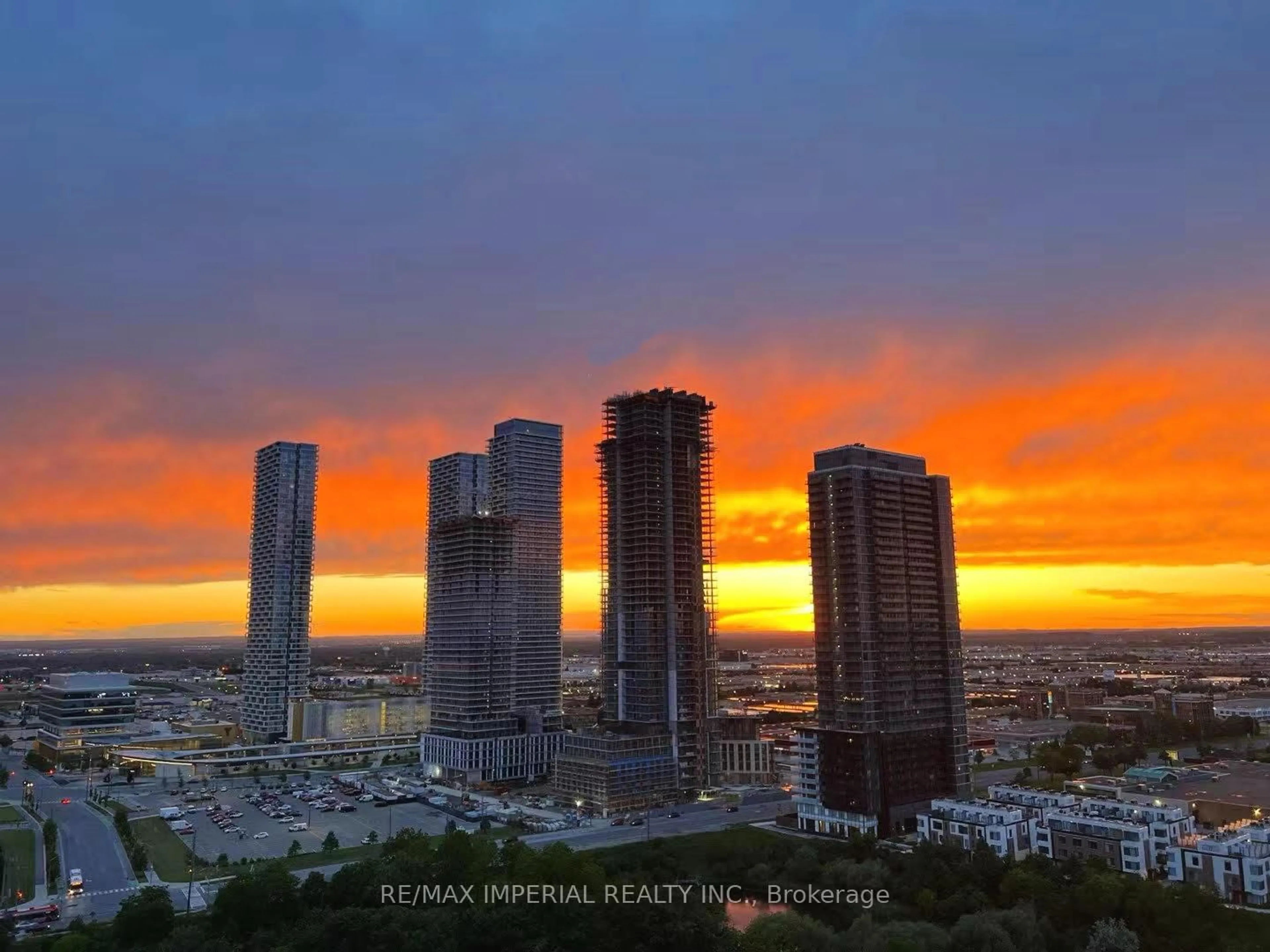 Blurry image for 2916 Highway 7 Rd #1904, Vaughan Ontario L4K 0H8