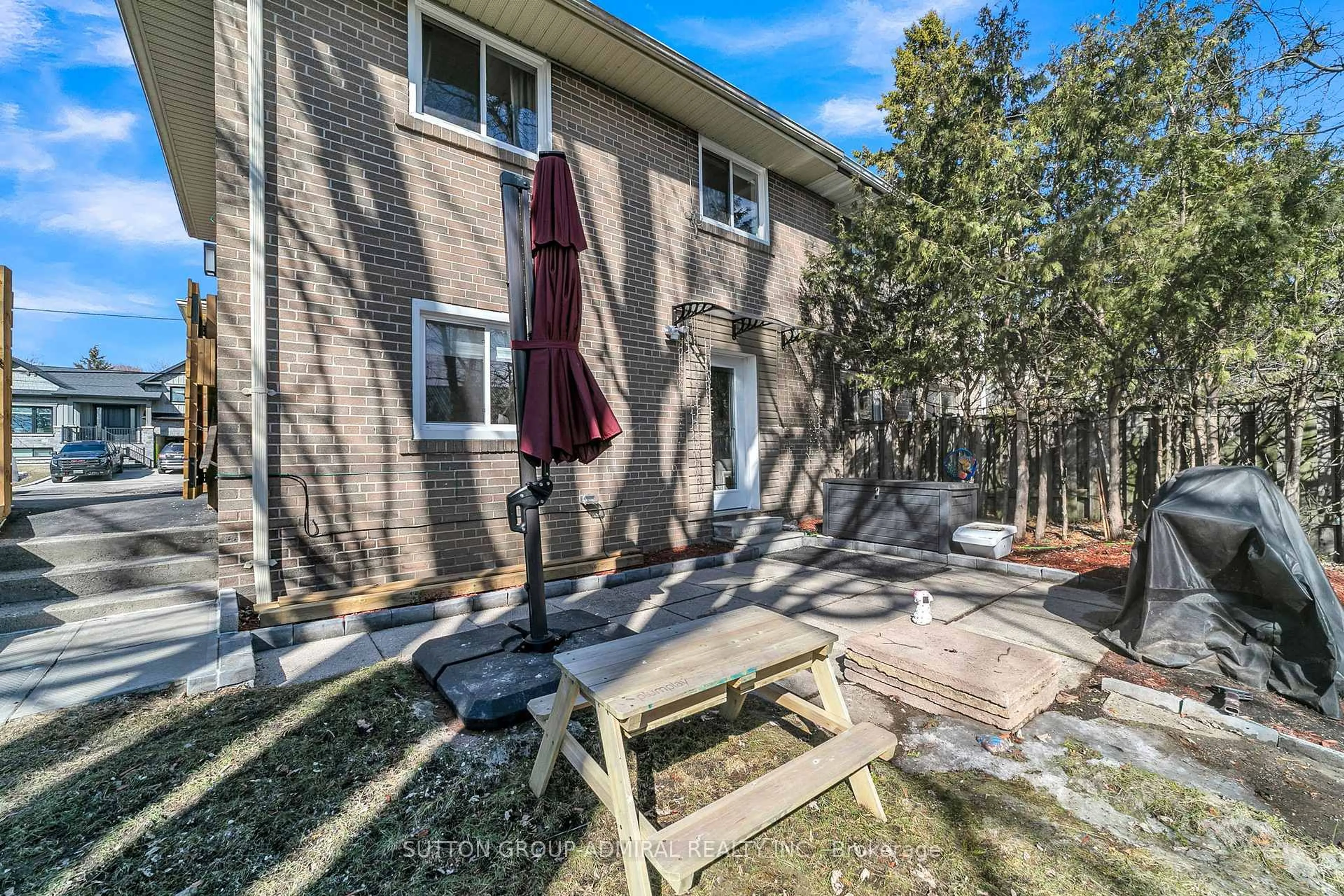 Patio, unknown for 17 Jasper Dr, Aurora Ontario L4G 3B6