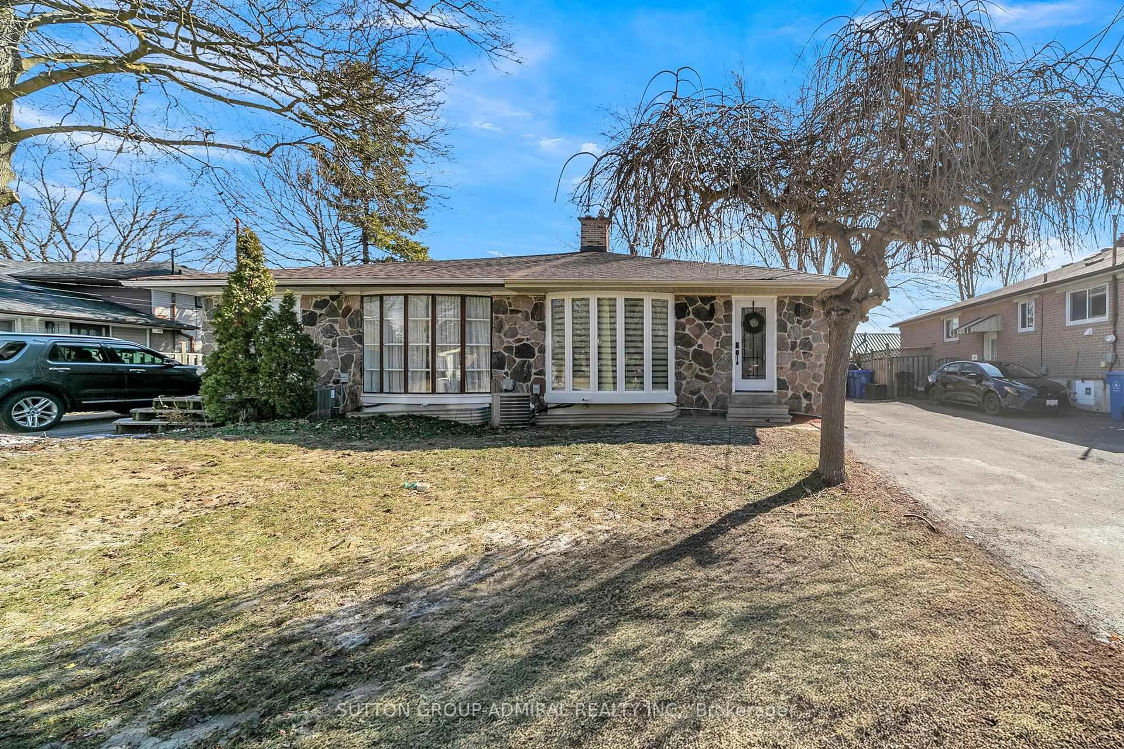 Unknown for 17 Jasper Dr, Aurora Ontario L4G 3B6