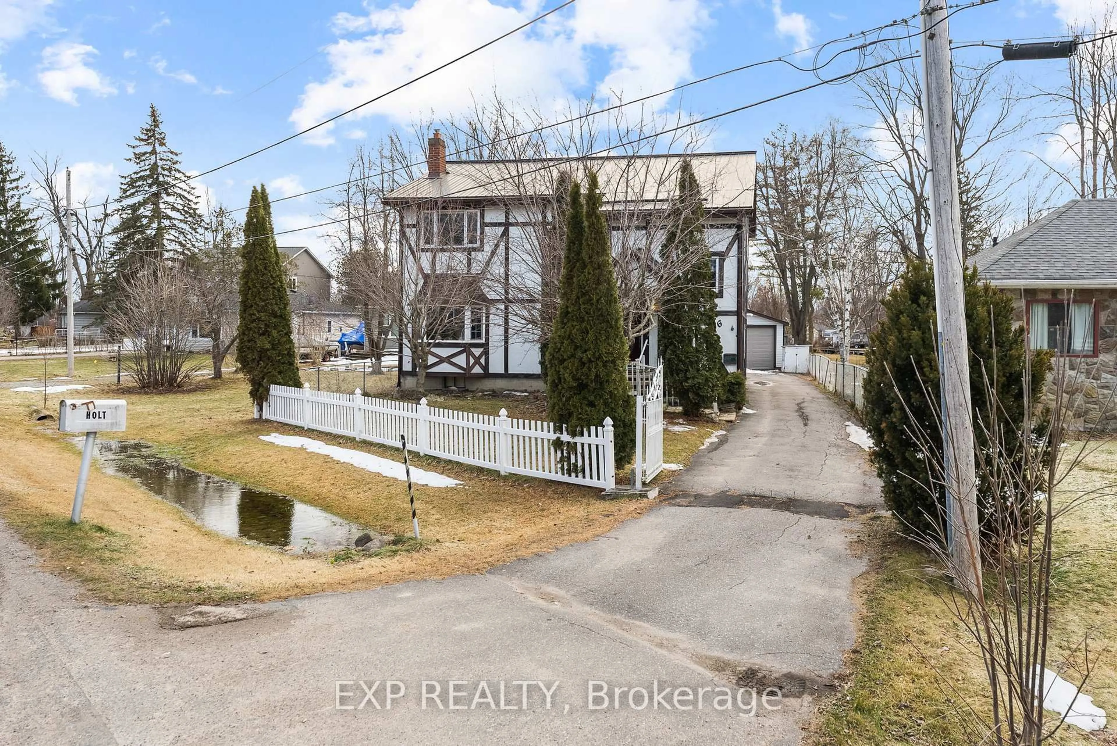 A pic from outside/outdoor area/front of a property/back of a property/a pic from drone, street for 46 Isle Vista Dr, Georgina Ontario L0E 1N0