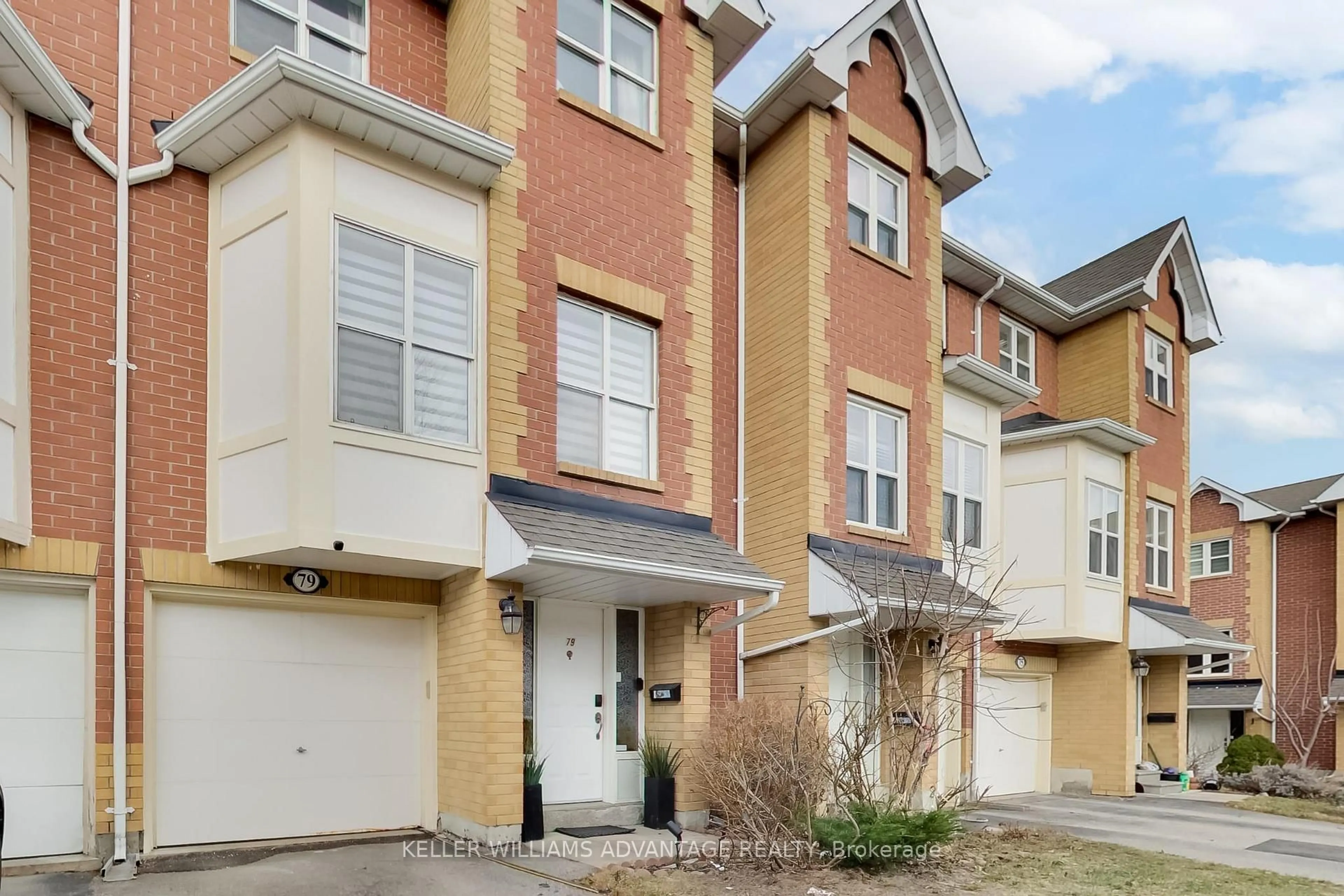 A pic from outside/outdoor area/front of a property/back of a property/a pic from drone, street for 79 Maple Park Way, Markham Ontario L6G 1C5