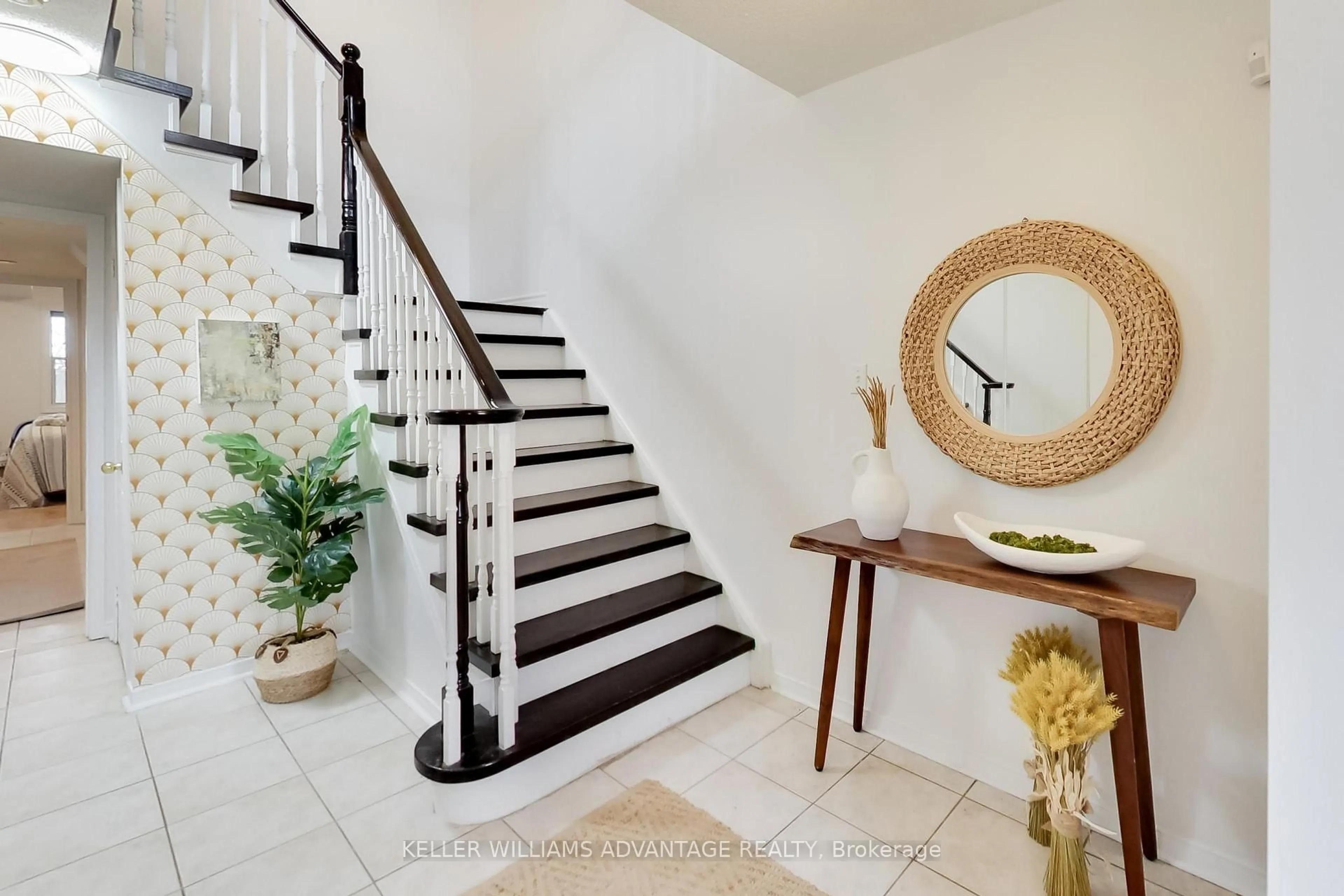 Indoor entryway for 79 Maple Park Way, Markham Ontario L6G 1C5