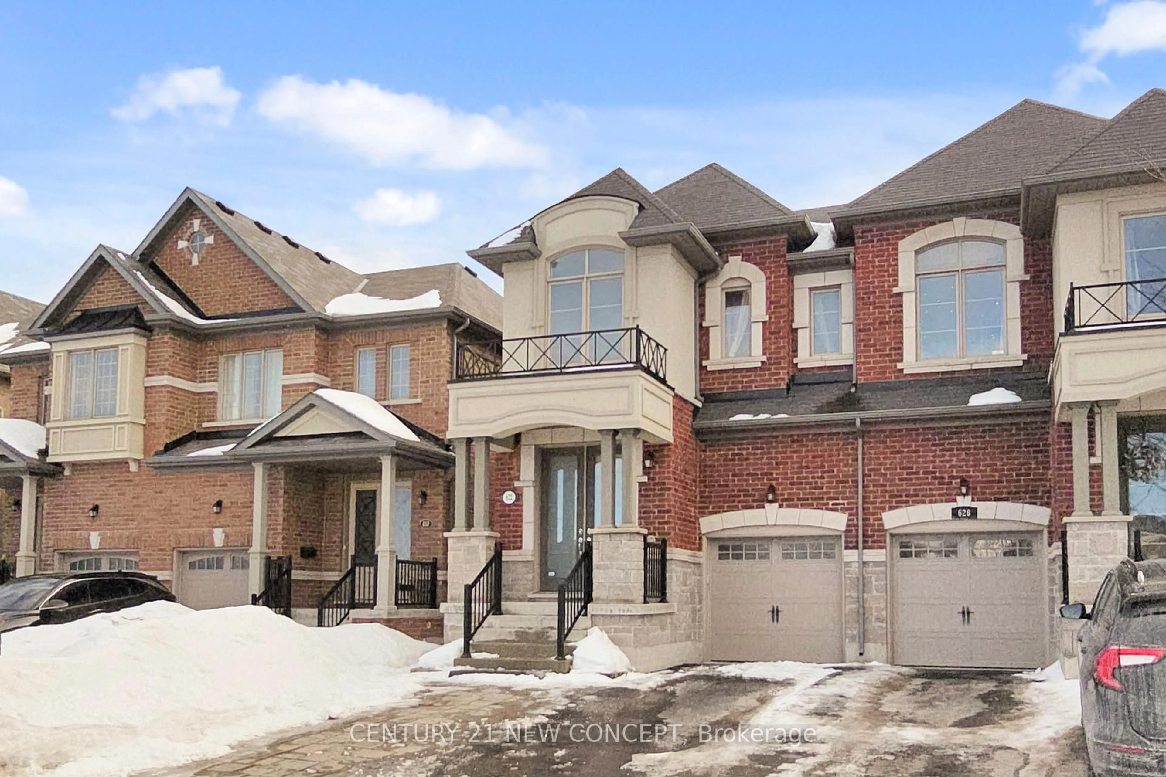 Home with brick exterior material, street for 622 Sweetwater Cres, Newmarket Ontario L3X 0H5