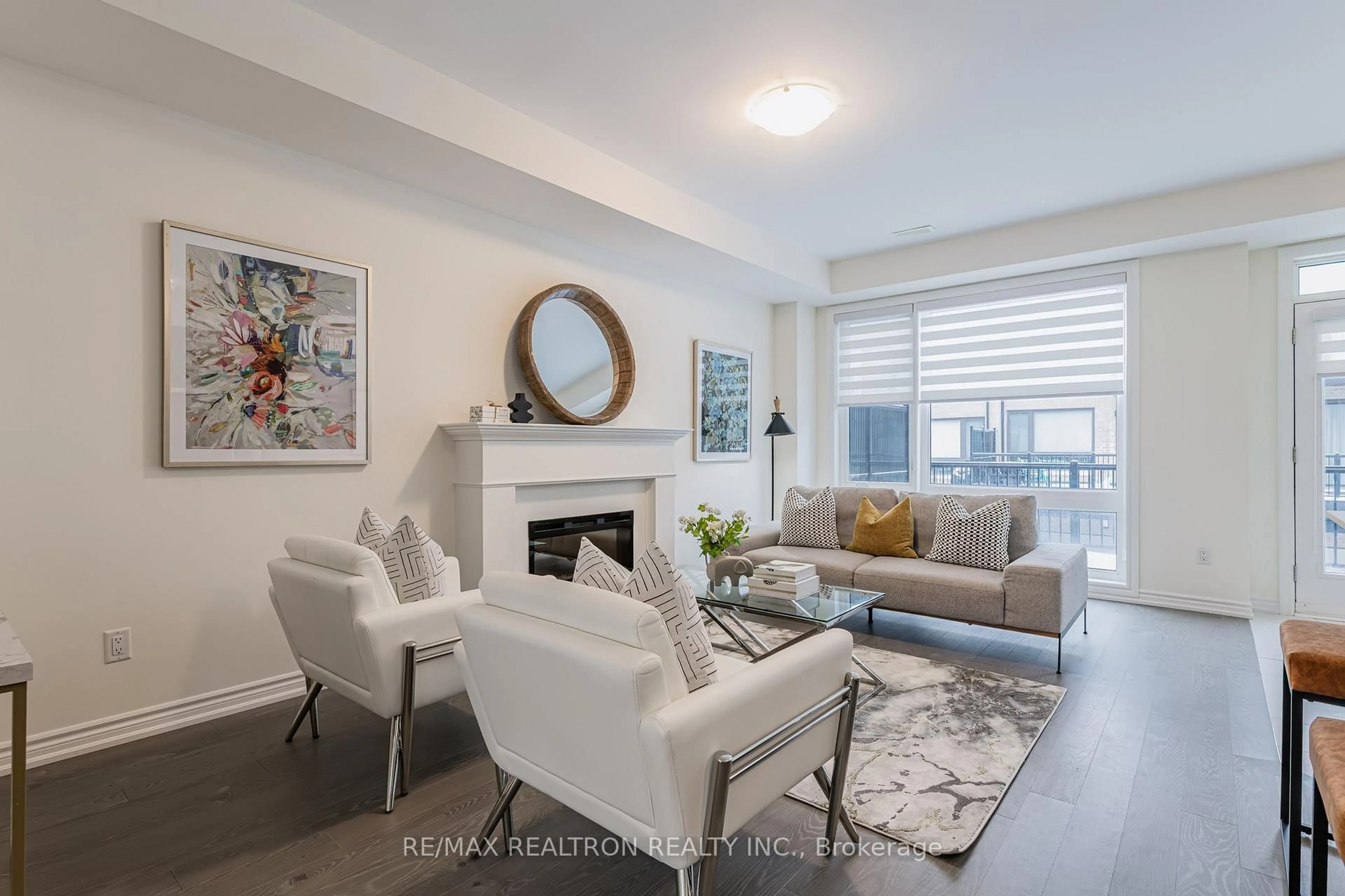 Living room with furniture, unknown for 9 Breyworth Rd, Markham Ontario L6C 0Z5