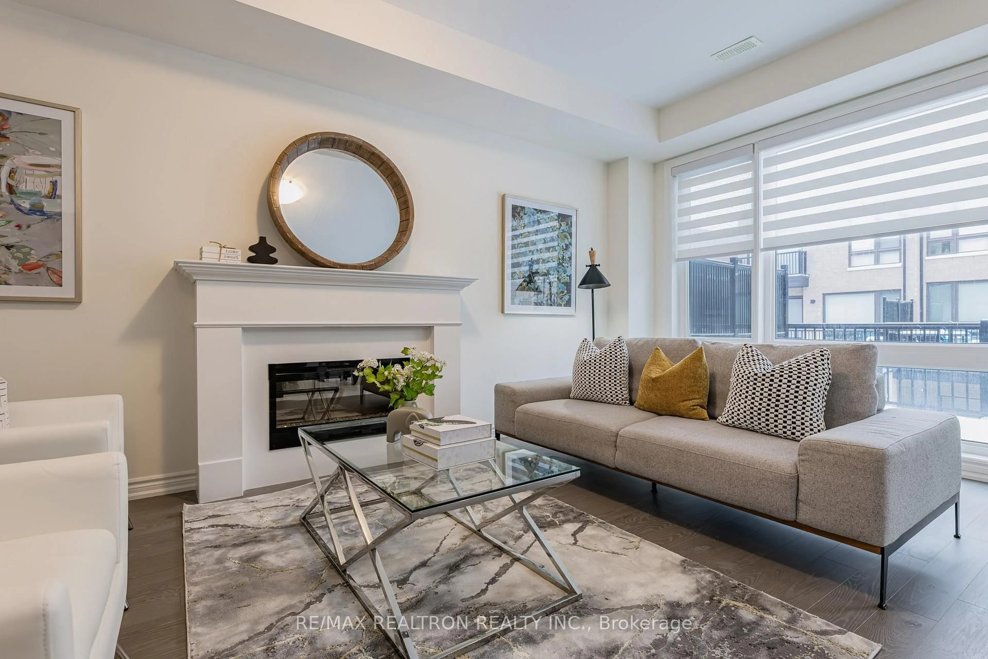 Living room with furniture, unknown for 9 Breyworth Rd, Markham Ontario L6C 0Z5