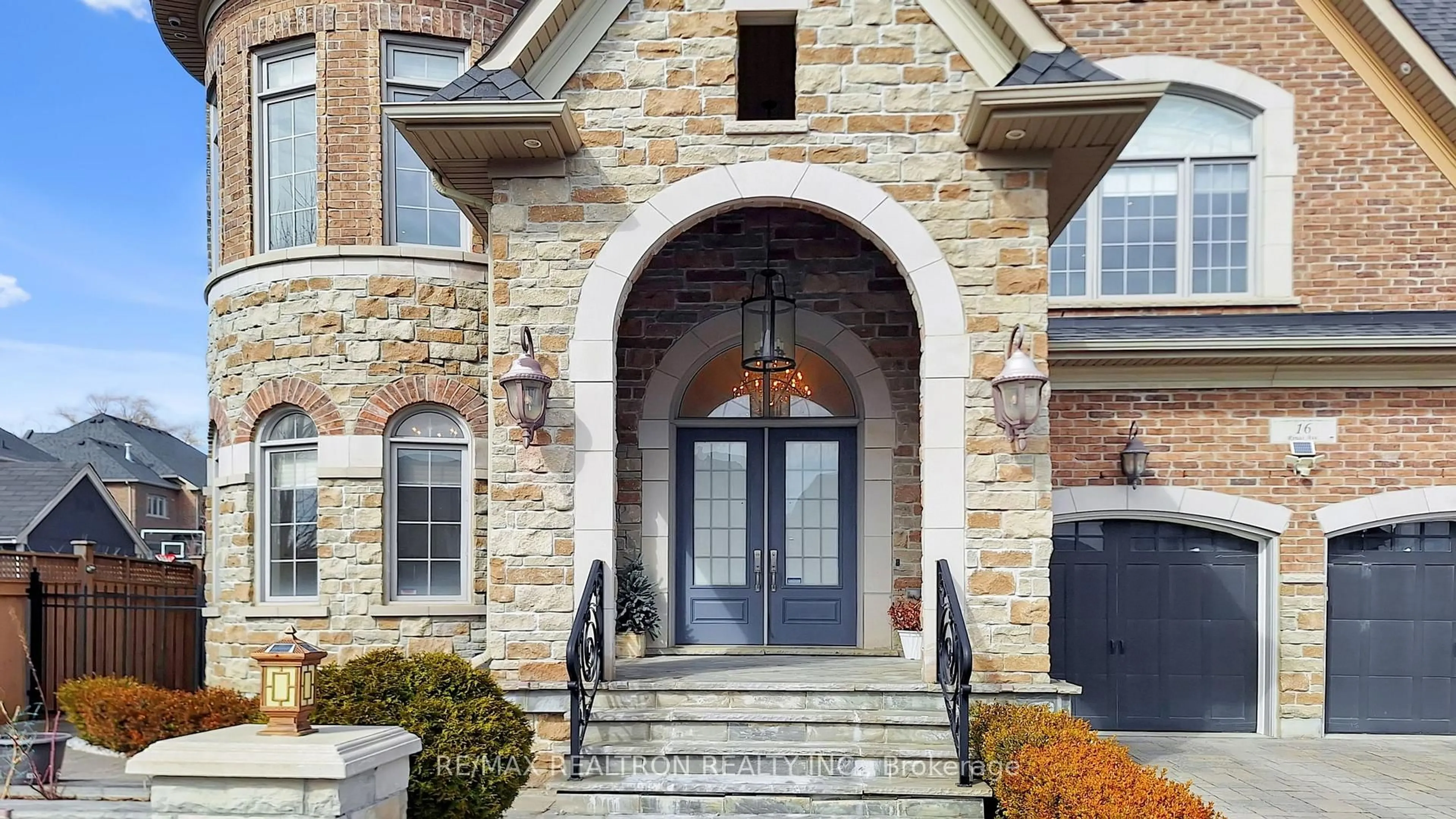 Unknown for 16 Rinas Ave, Markham Ontario L6C 0N7