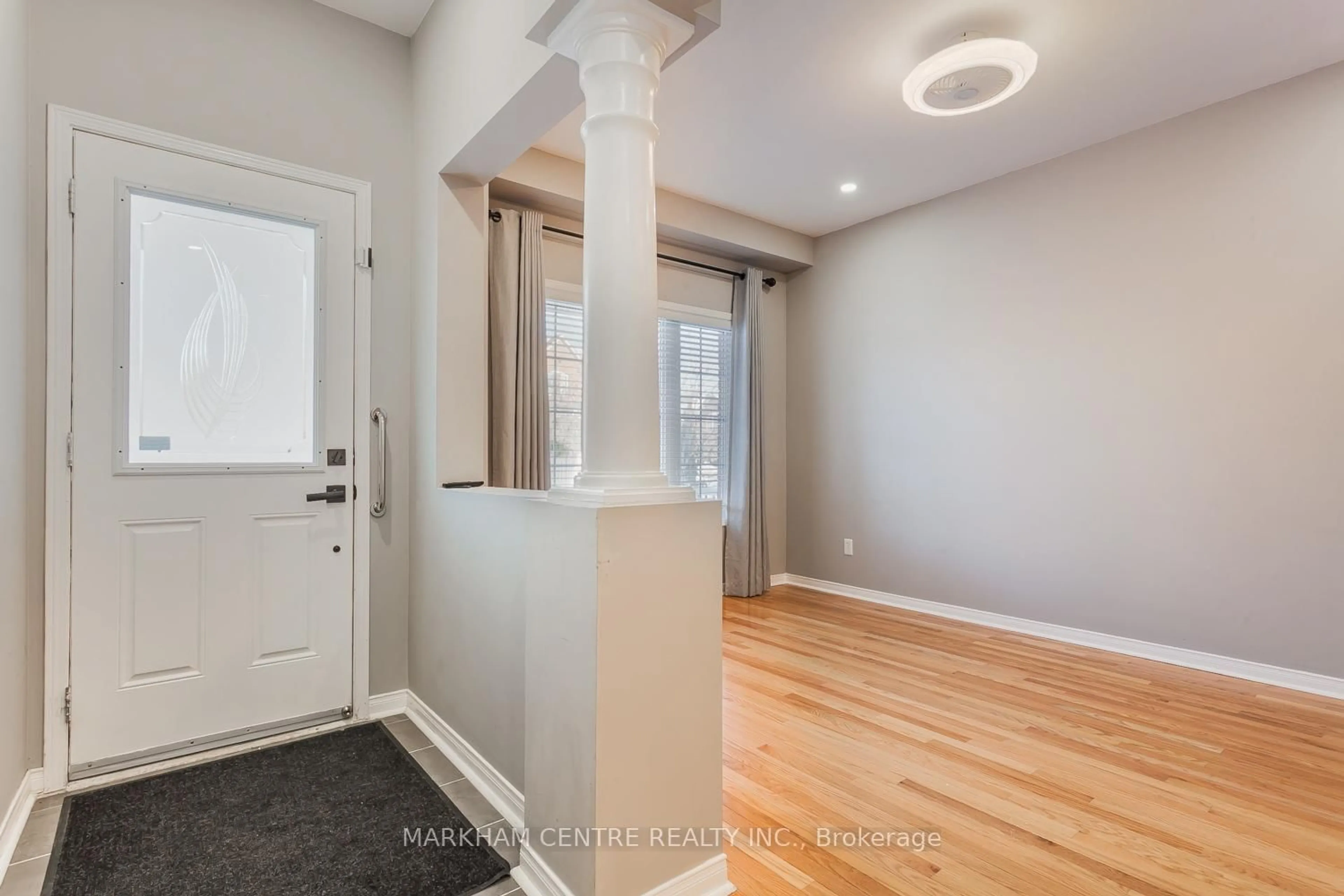 Indoor entryway for 155 Penndutch Circ, Whitchurch-Stouffville Ontario L4A 0N9