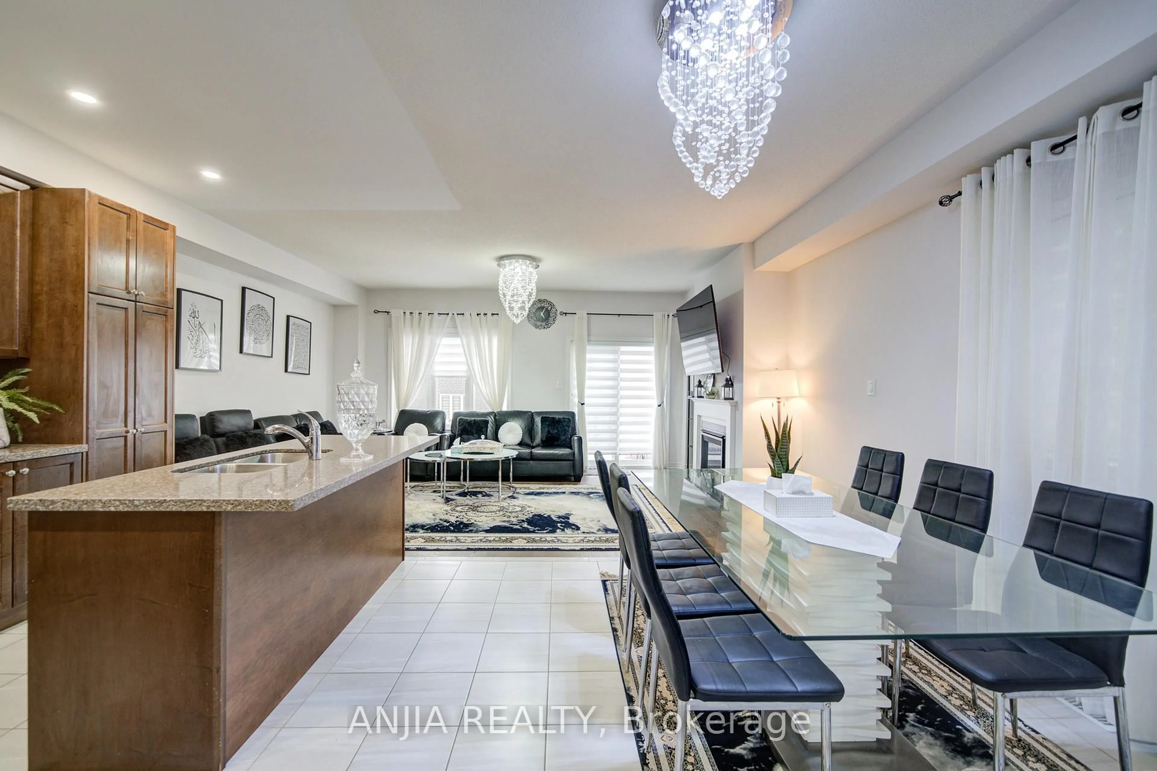 Unknown for 34 Haskins Cres, Georgina Ontario L4P 2G6