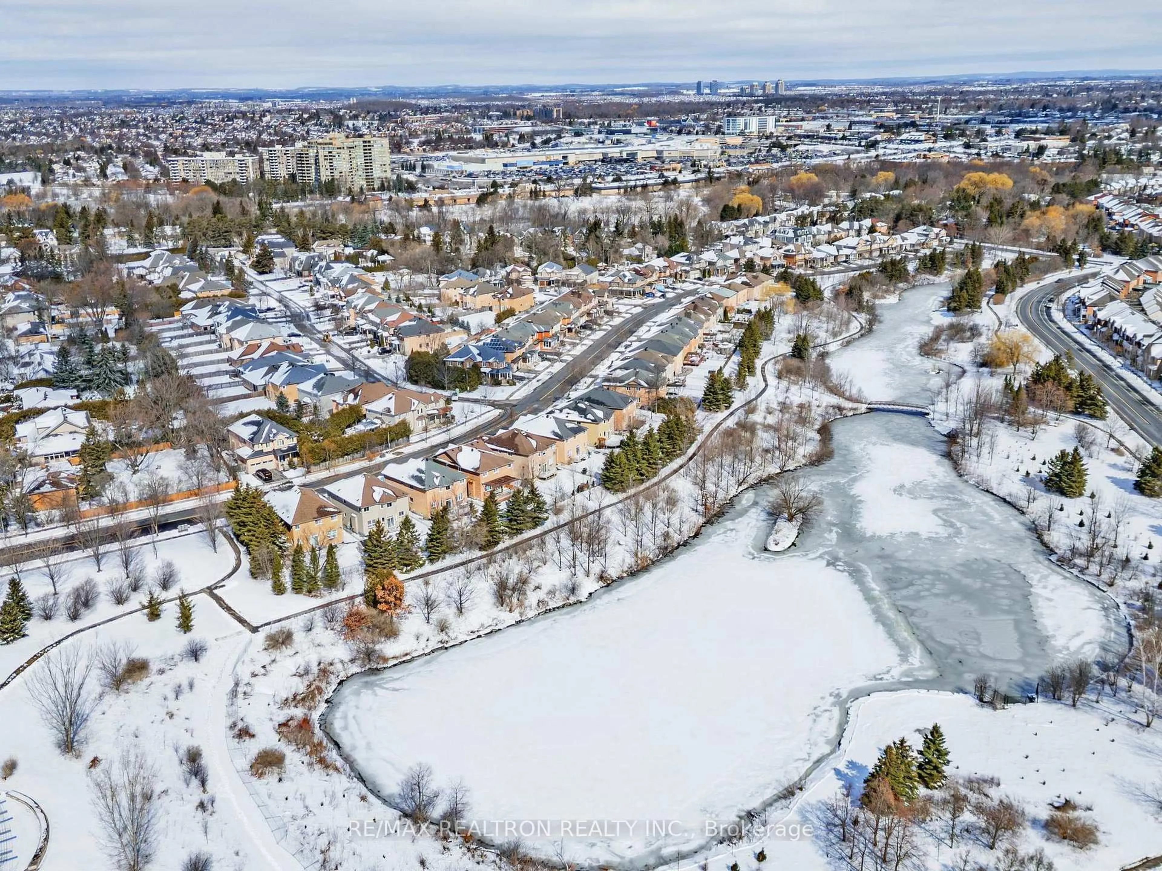 A pic from outside/outdoor area/front of a property/back of a property/a pic from drone, street for 297 Castan Ave, Markham Ontario L3R 4S2
