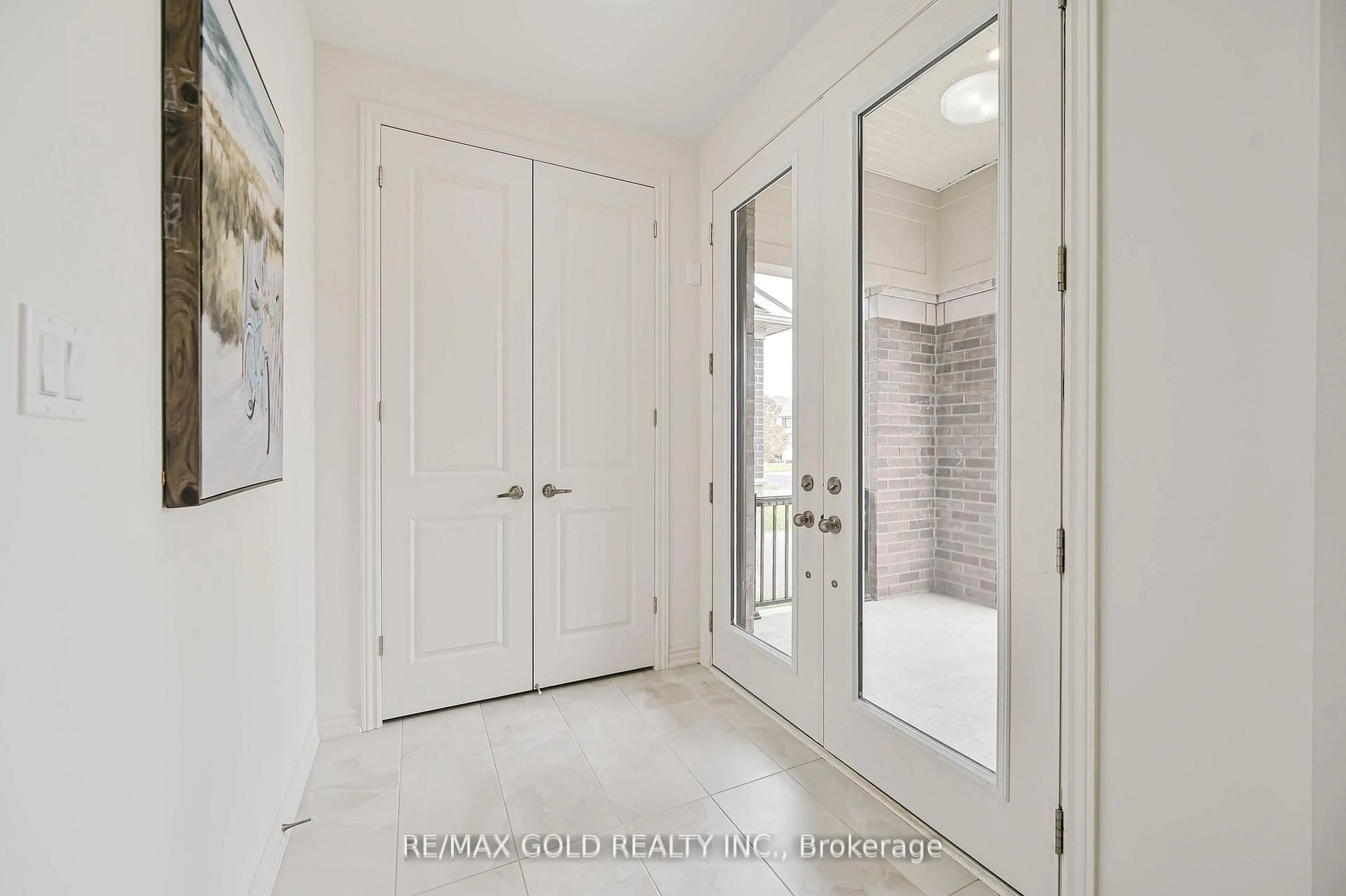 Indoor entryway for 15 Sandhill Cres, Adjala-Tosorontio Ontario L0G 1W0