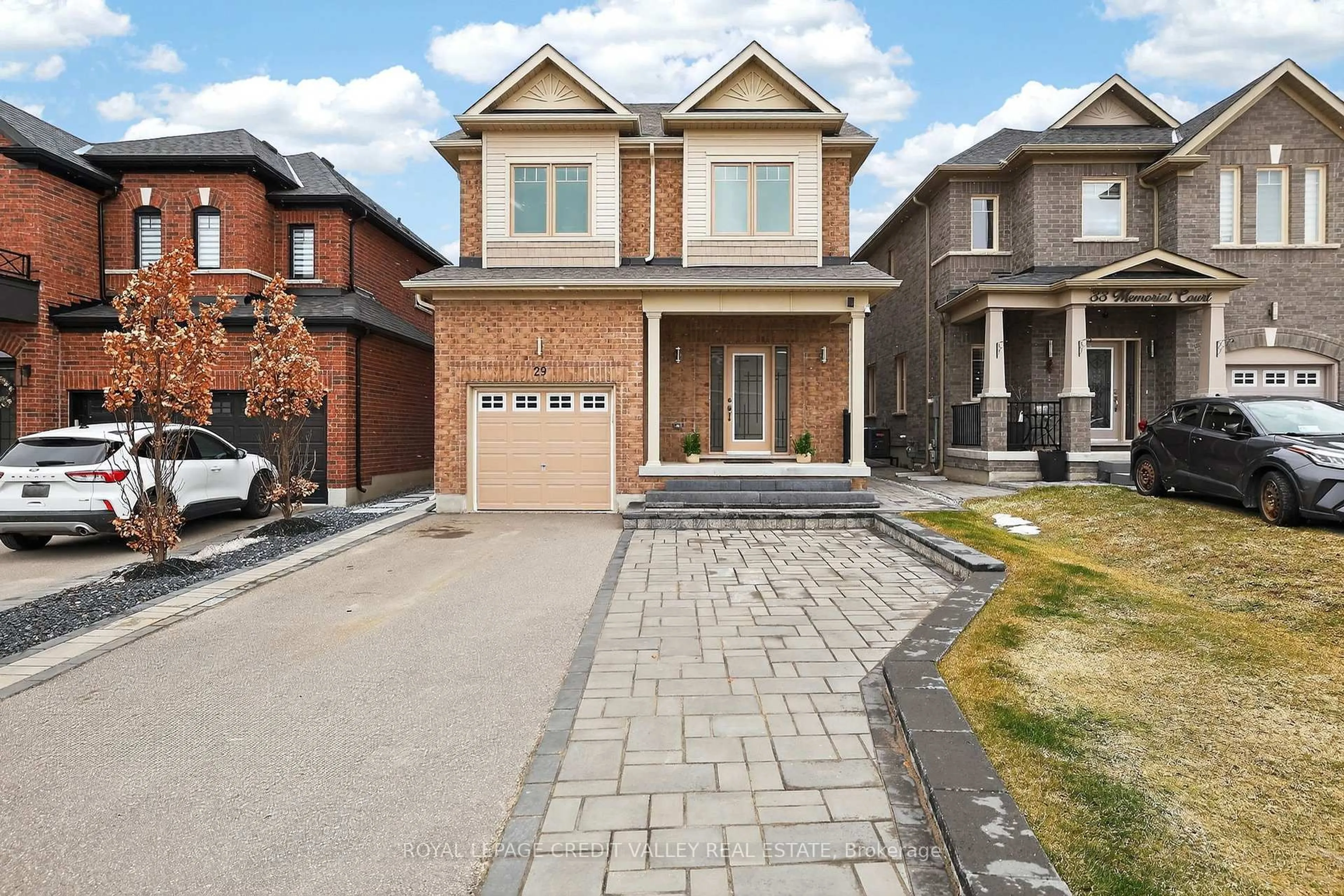 Home with brick exterior material, street for 29 Memorial Crt, Bradford West Gwillimbury Ontario L3Z 4H5