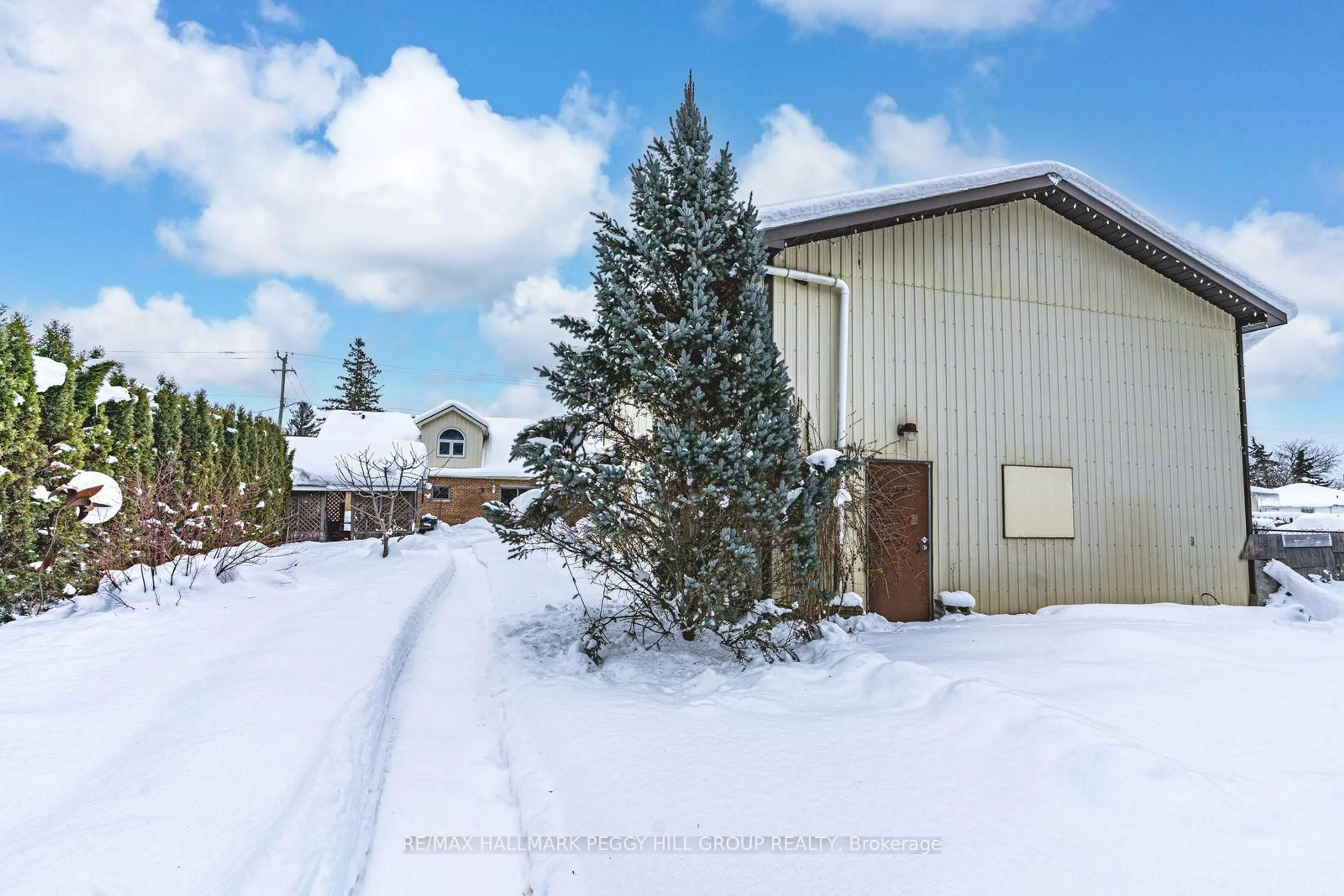 Shed for 187 Mill St, Essa Ontario L3W 0G3