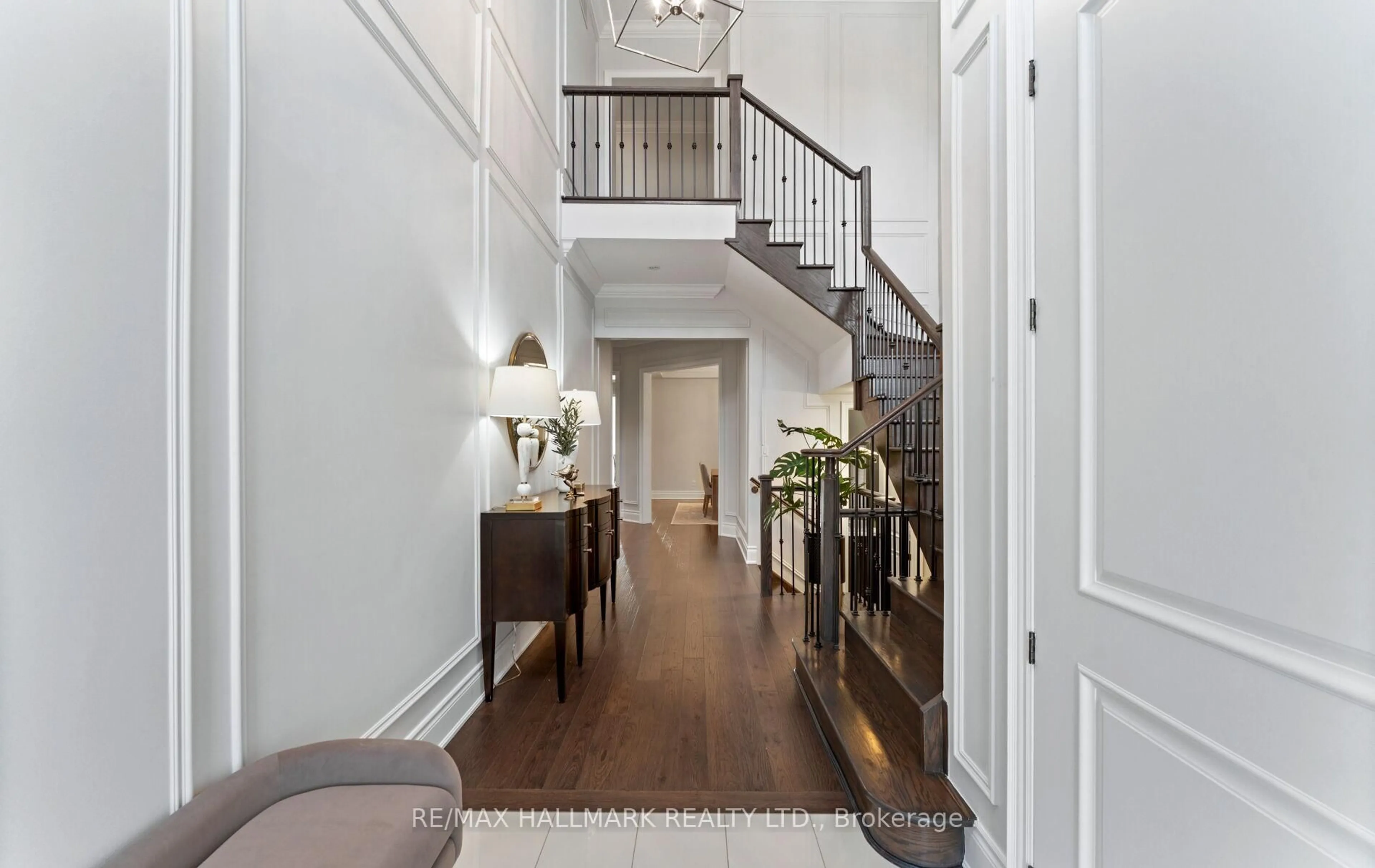 Indoor entryway for 7 Perrigo Crt, Vaughan Ontario L6A 4W8