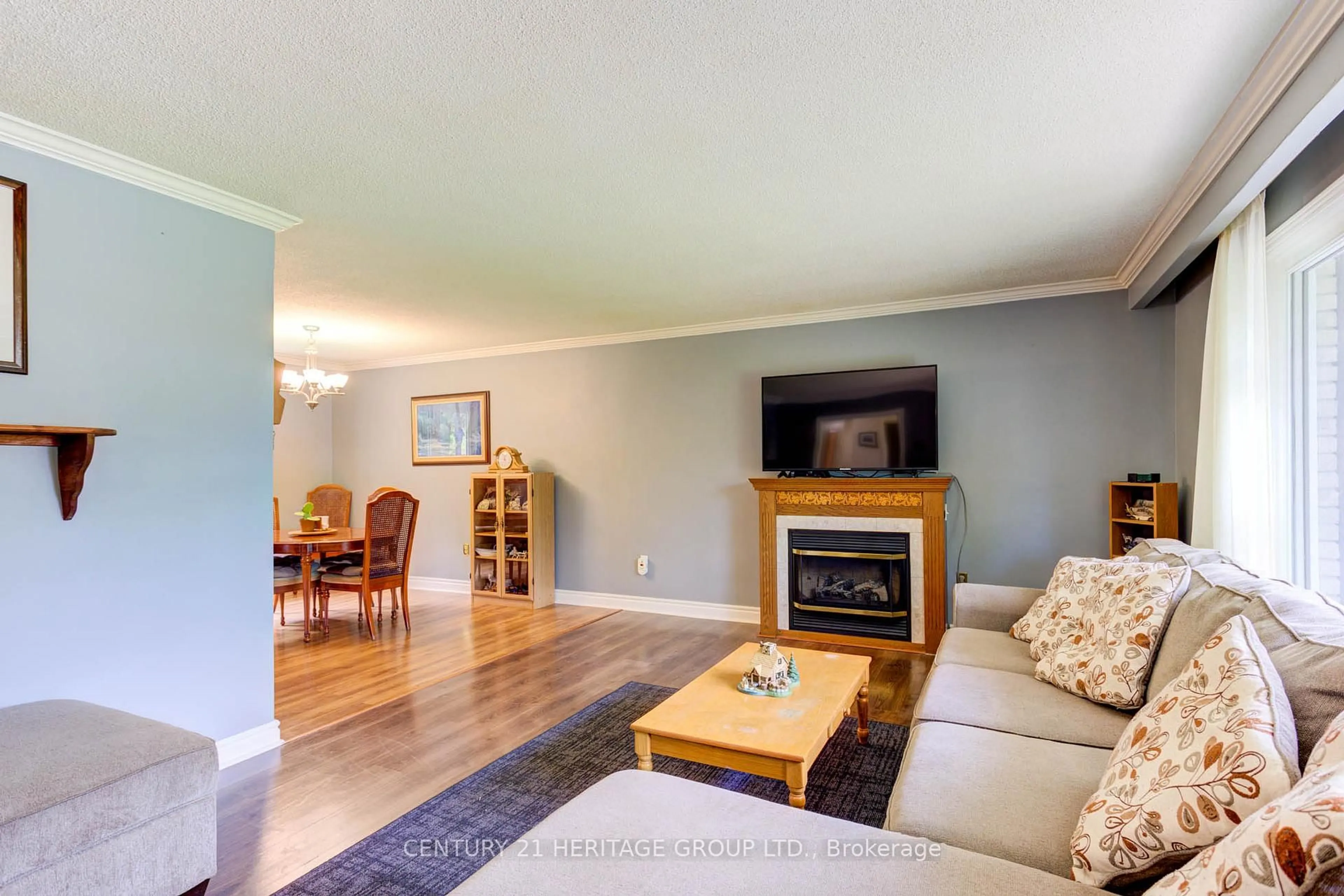 Living room with furniture, wood/laminate floor for 7987 County Rd 1, Adjala-Tosorontio Ontario L0G 1L0